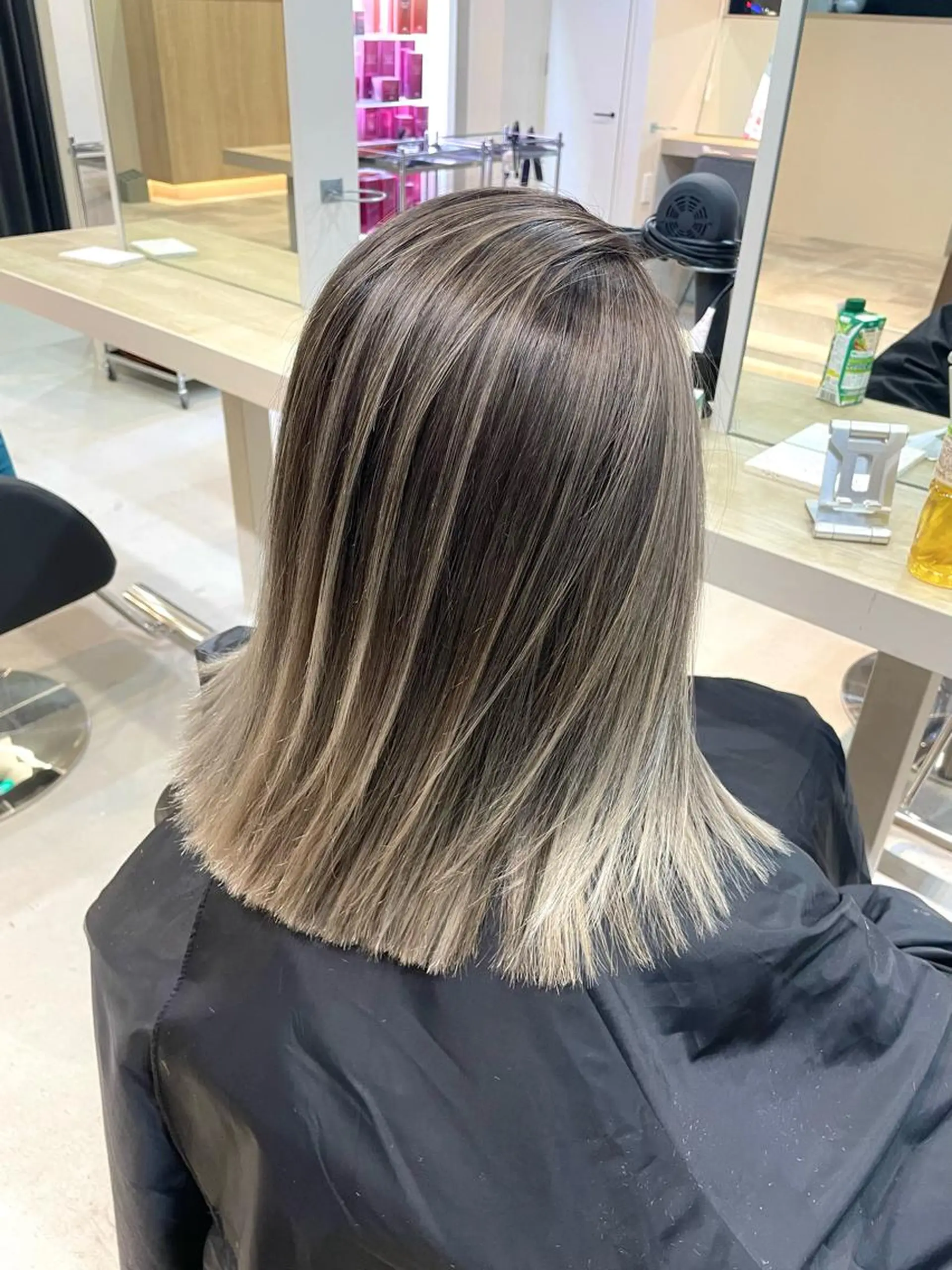 ミディアム カラー アディクシーカラー バレイヤージュ ベージュカラー ブリーチ ケアブリーチ Lia所属・皆木 智晴のヘアスタイル