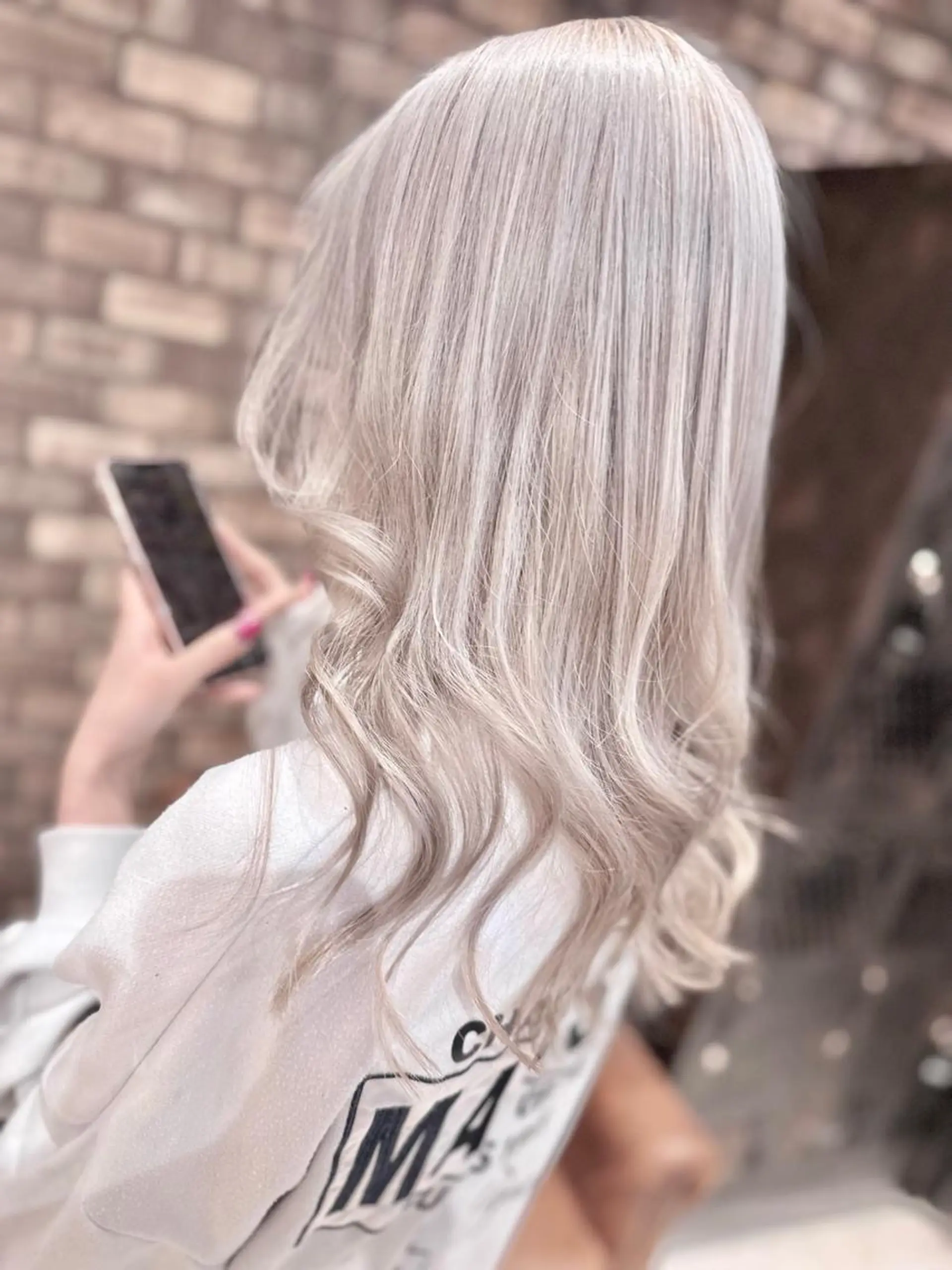 セミロング ヘアカラー 🔷ブリーチバレイヤ ージュ🔷飯野達也のヘアスタイル