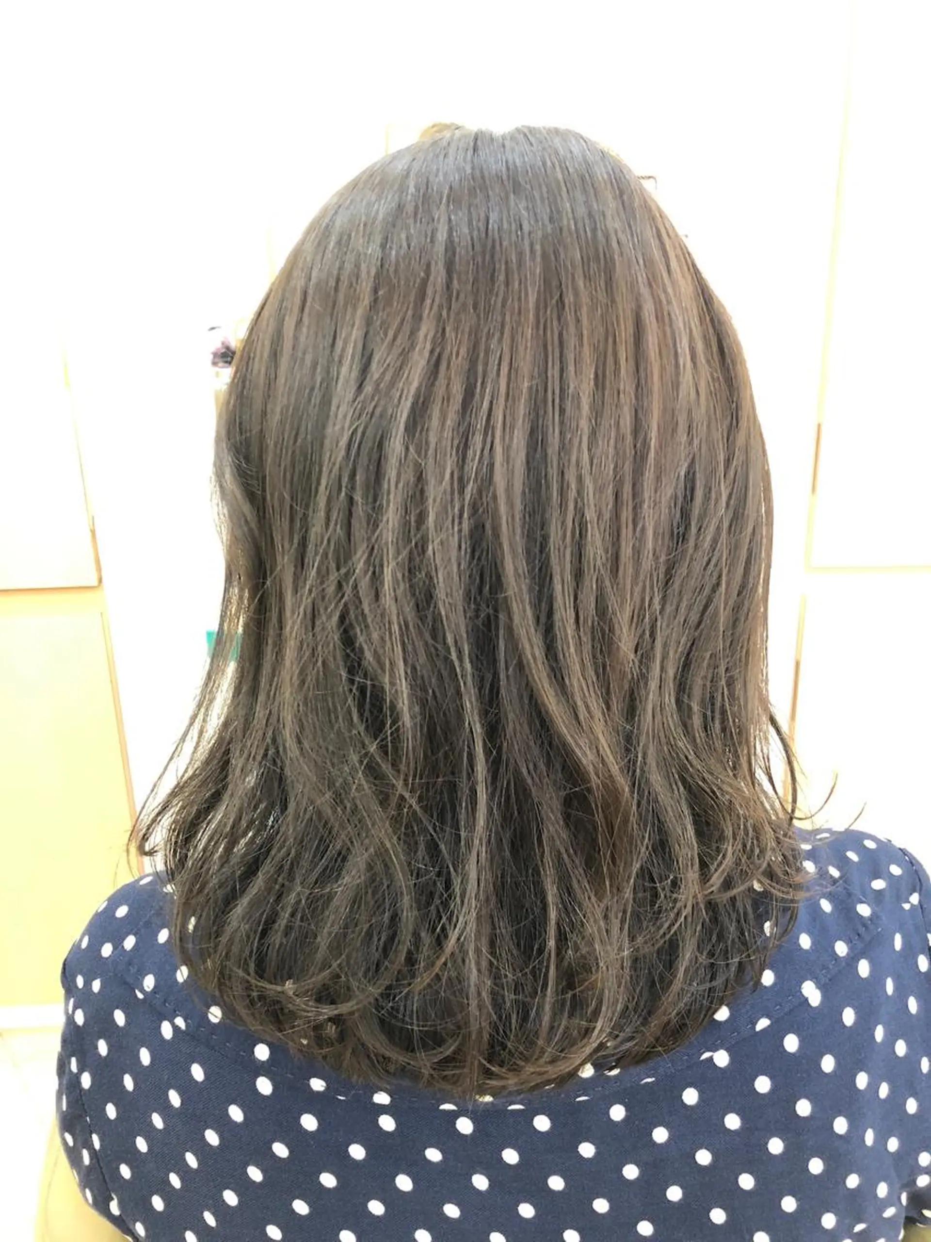 ミディアム 福原 亜祐美のヘアスタイル