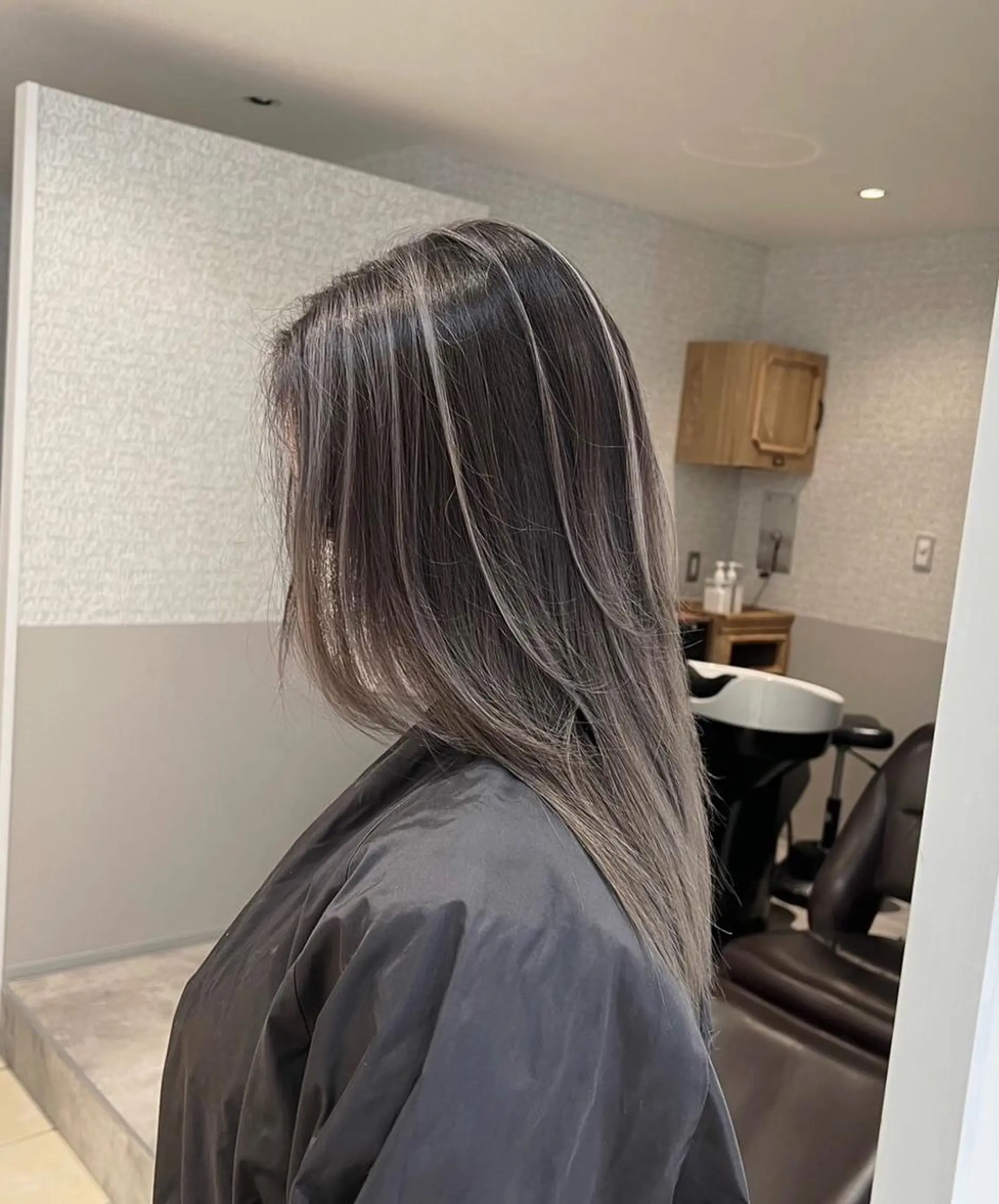 セミロング カラー バレイヤージュ グレージュ レイヤーカット カット ヘアカラー トリートメント ROBIN所属・指名数No.1 /NAOYAのヘアスタイル