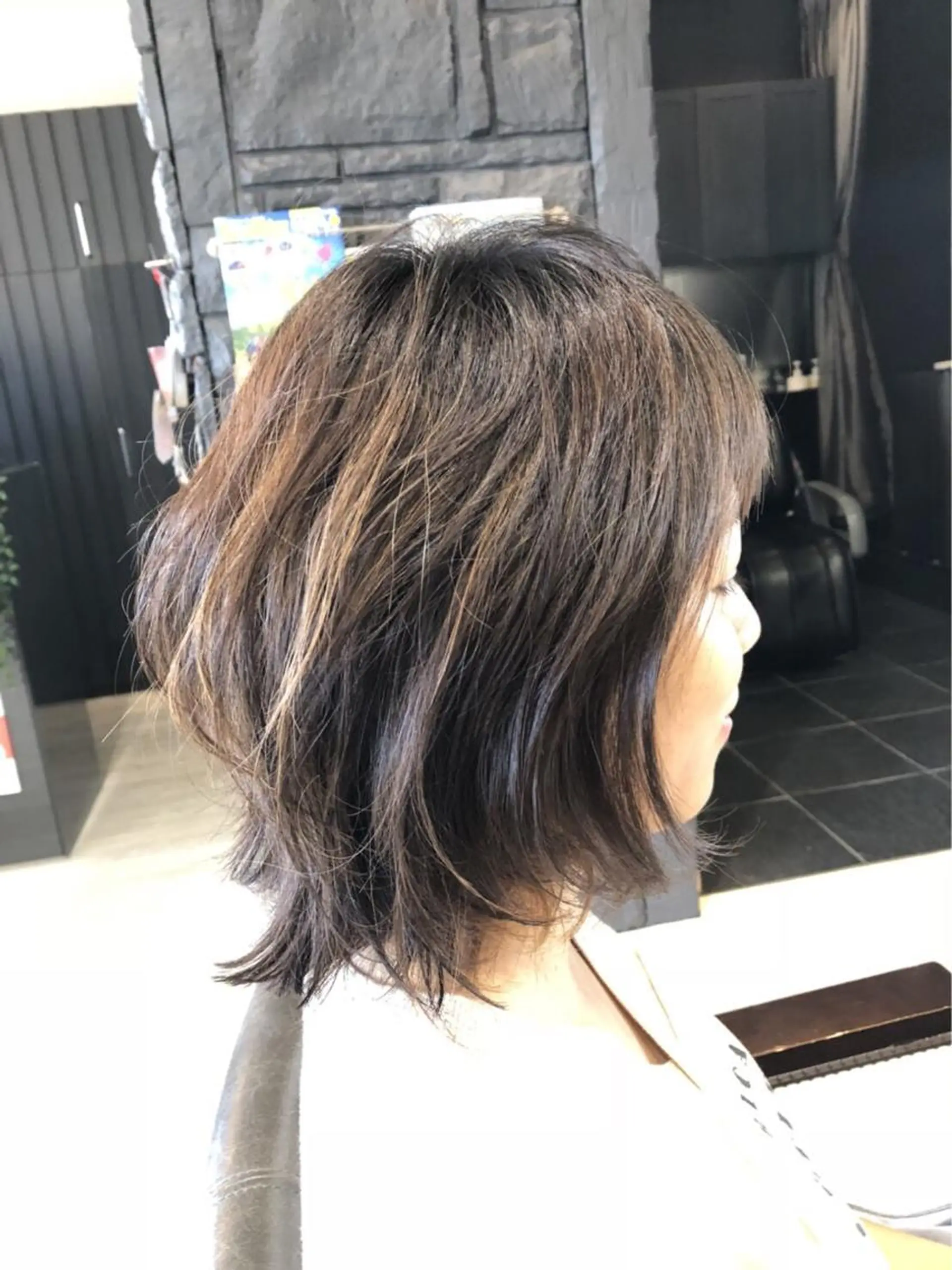 セミロング カラー パーマ 水原 恵莉香のヘアスタイル