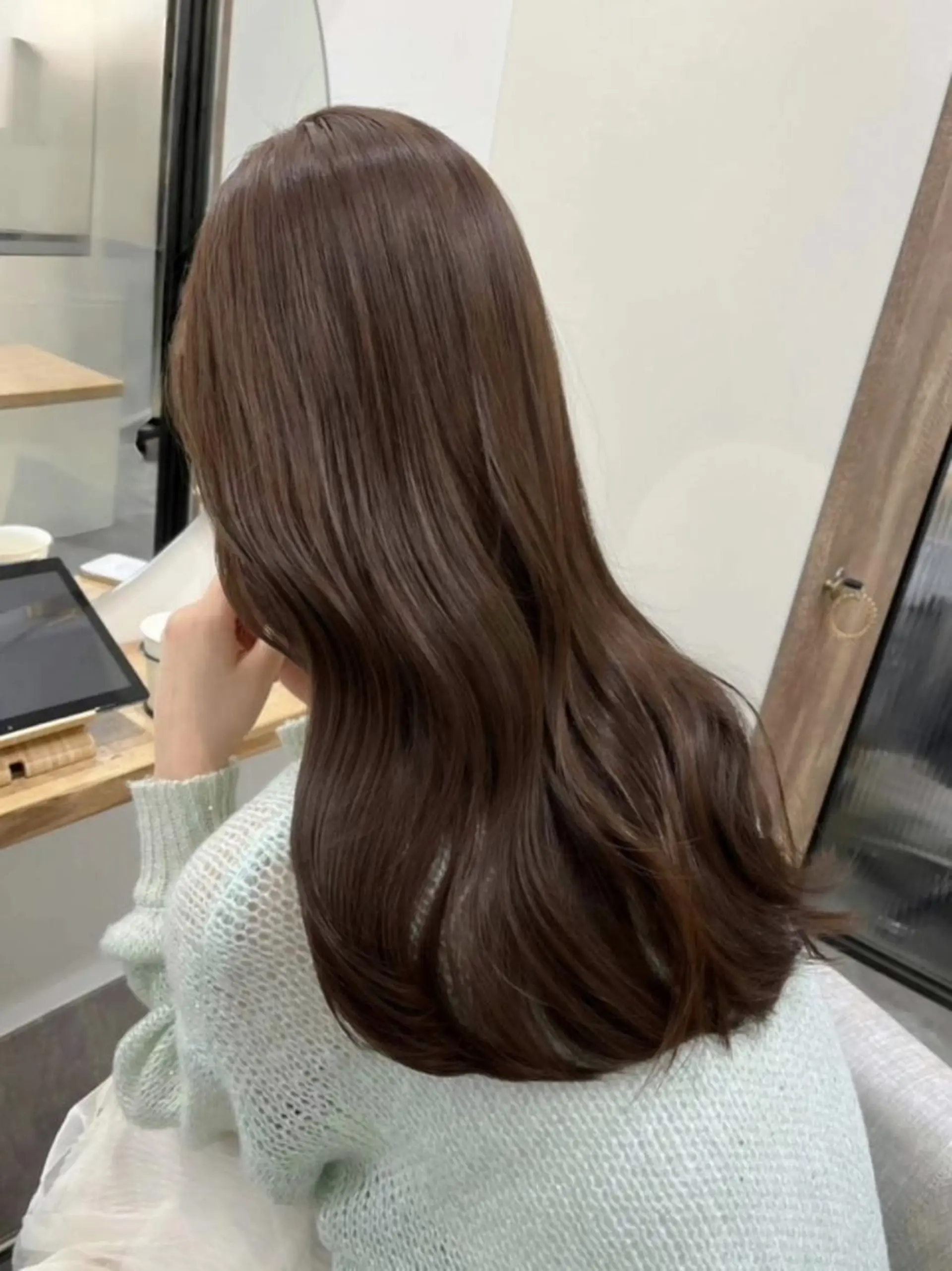 ロング カラー ベージュカラー 透明感カラー Moe モエの眉毛・アイブロウイメージ