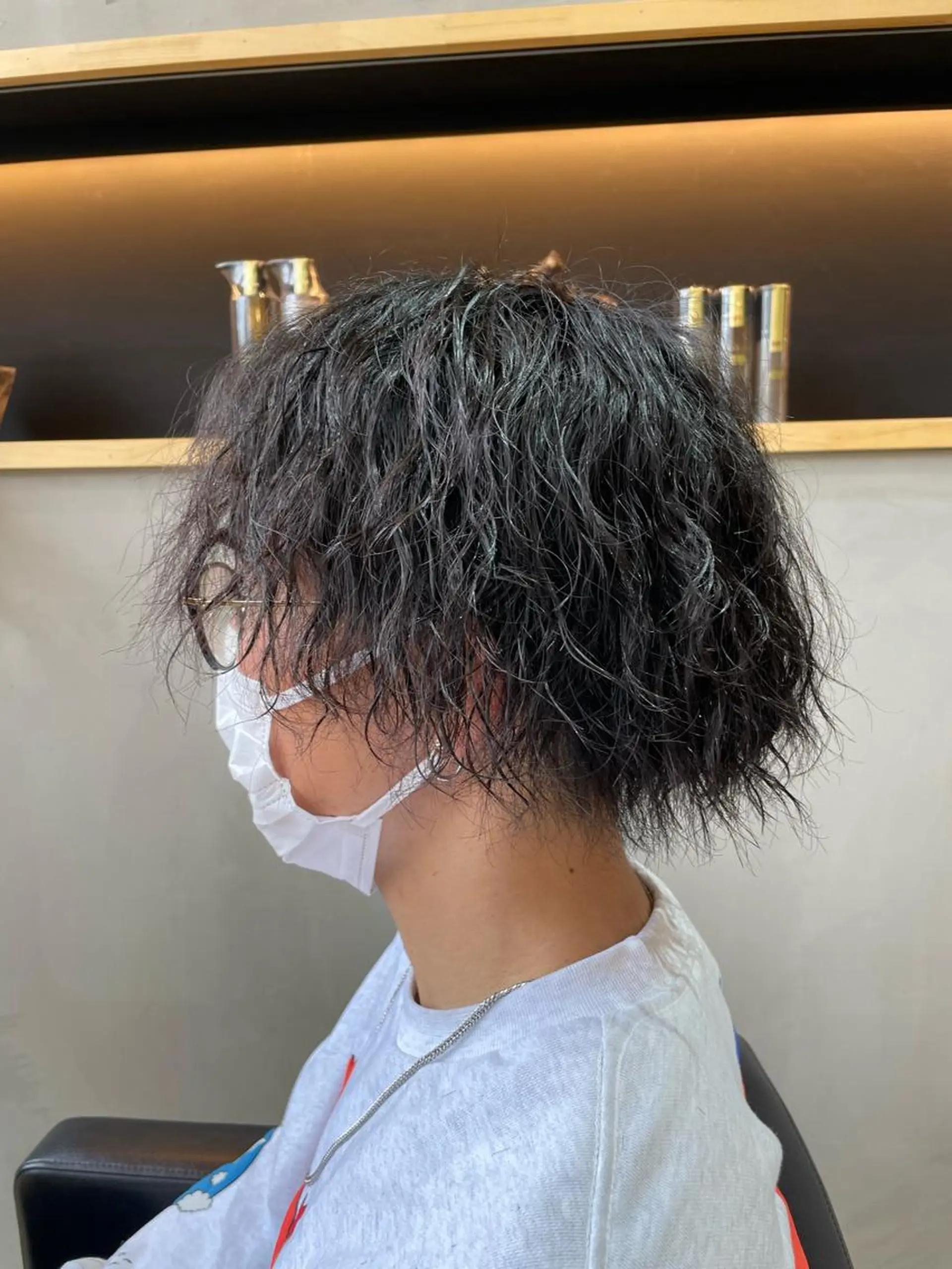 ショート メンズ フェードカット メンズハイライト メンズインナーカラー マッシュ メンズパーマ SHINYA シンヤヘアーズのヘアスタイル