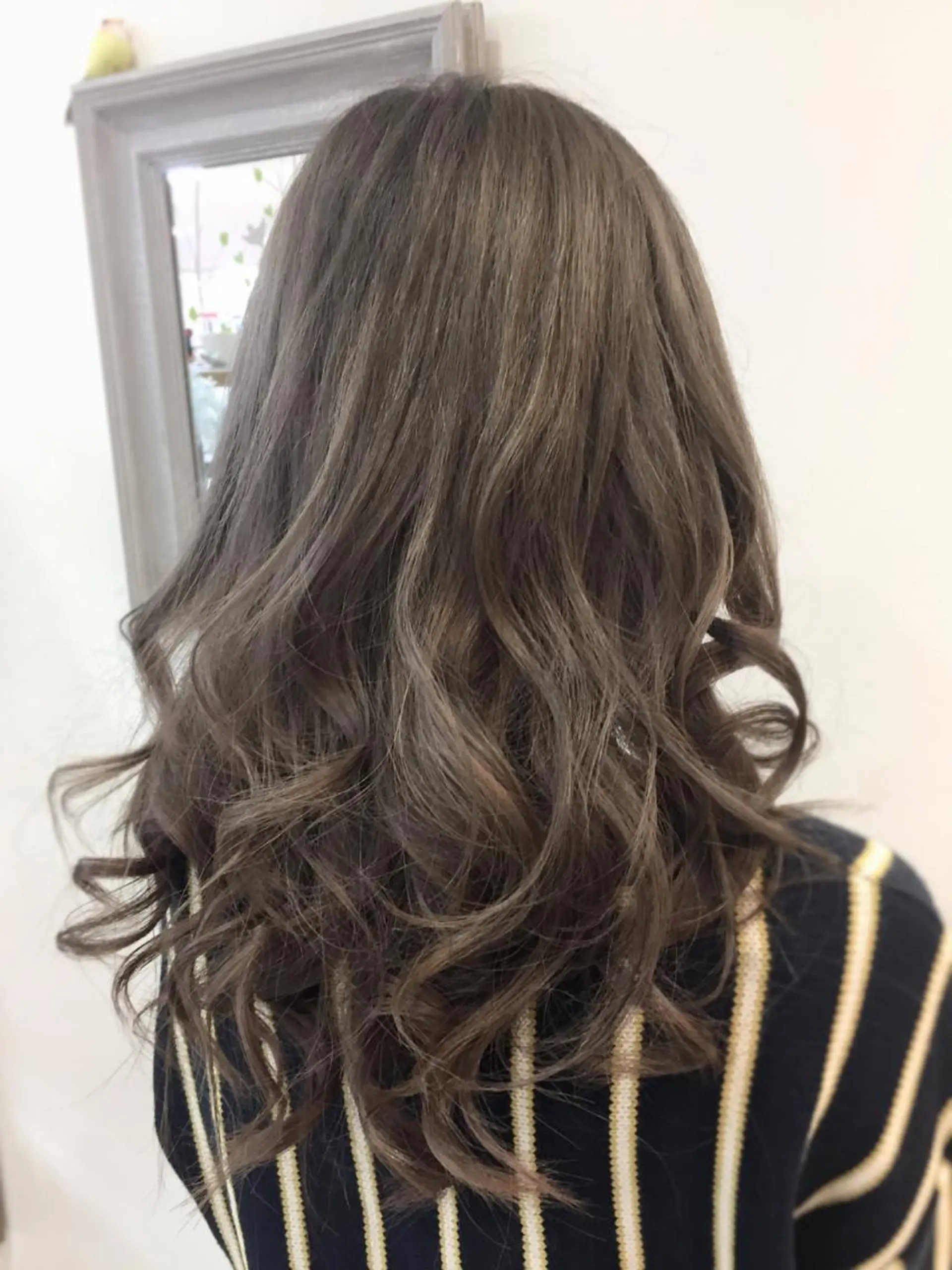 ロング カラー グレージュ 中村 卓也のヘアスタイル