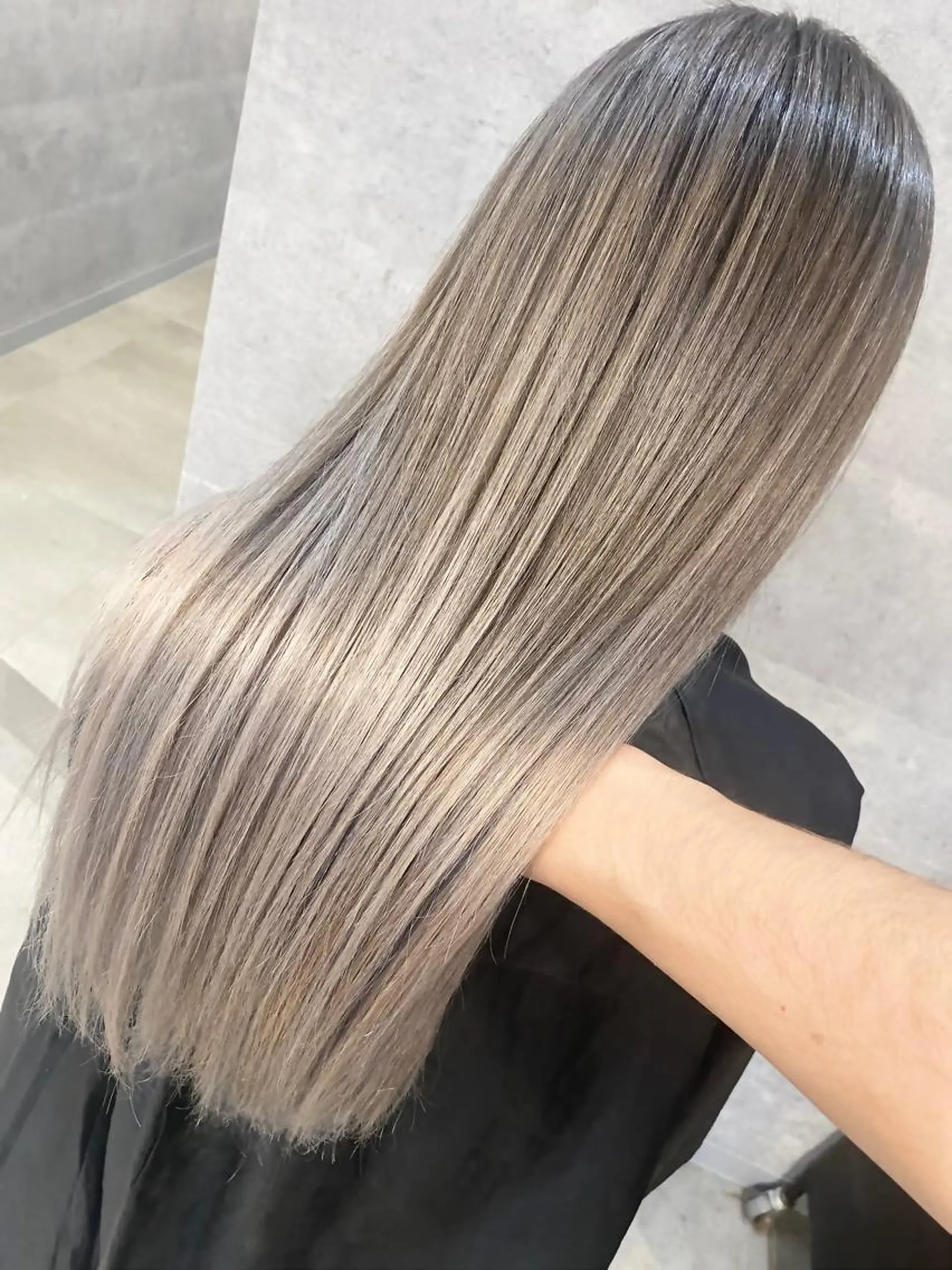 セミロング カラー ヘアアレンジ ネイル マツエク・マツパ アイブロウ バレイヤージュ レイヤーカット ヘアカラー トリートメント 井上 一平のヘアスタイル