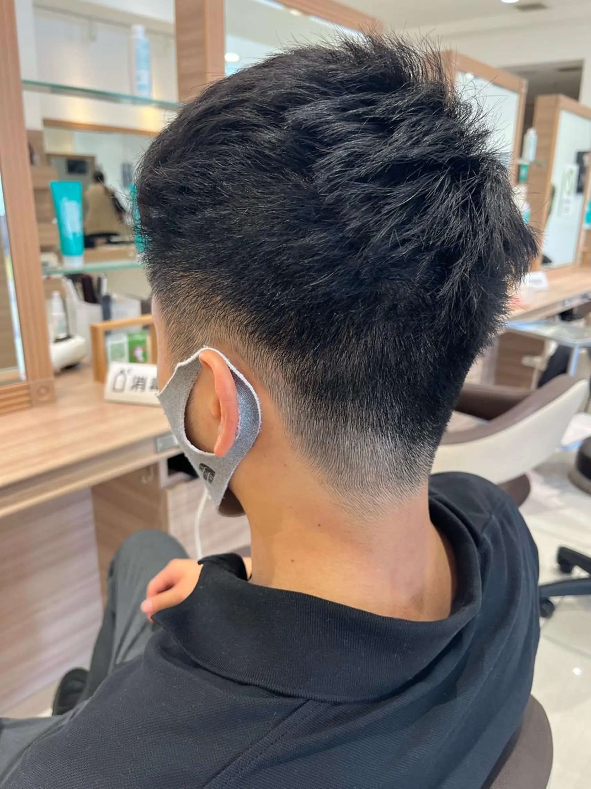 ショート メンズ フェードカット カット ツヤ髪カラー💎 佐藤あきのヘアスタイル