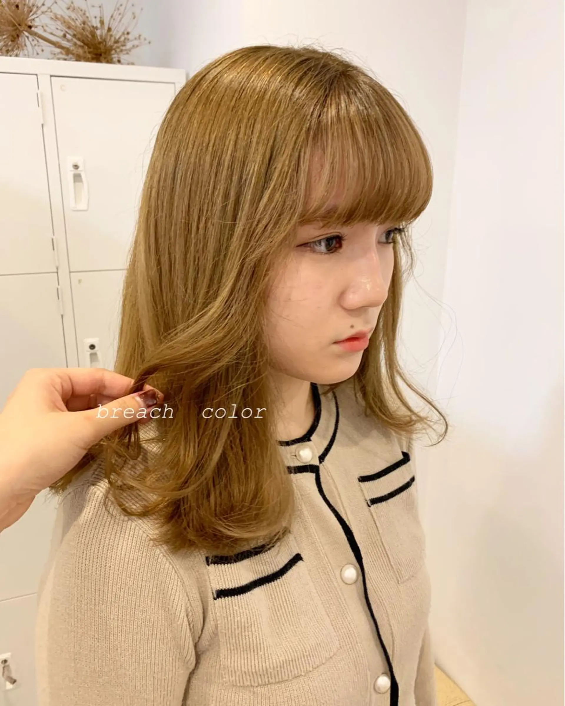 セミロング カラー 佐藤 永夏のヘアスタイル