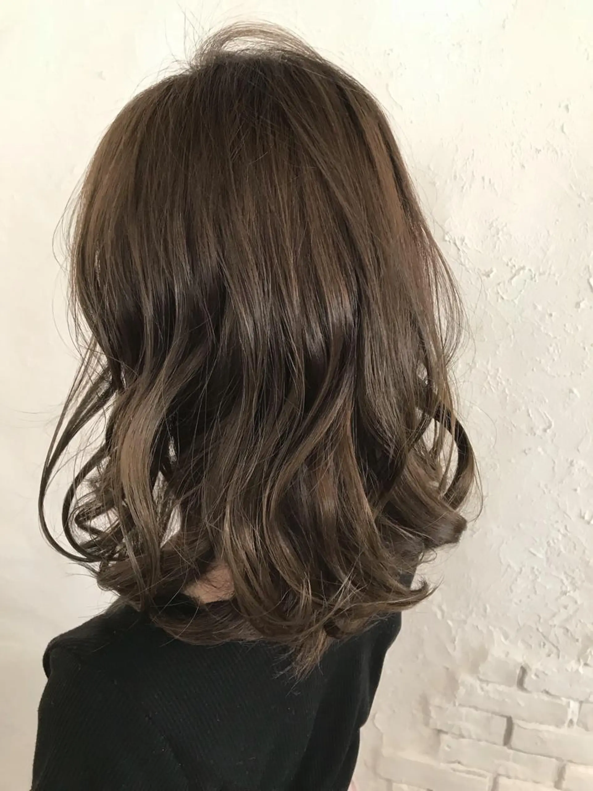 ミディアム カラー グレージュ ハイライトカラー ハイライト 伊藤 優希のヘアスタイル