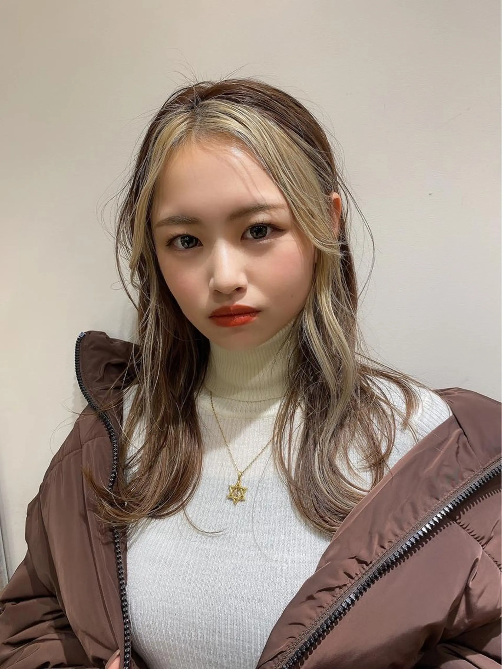 ミディアム カラー ヘアアレンジ ミストバング  フェイスフレーミング 顔周りカット fiica （フィーカ）所属・金子侑史 /縮毛矯正の人のヘアスタイル