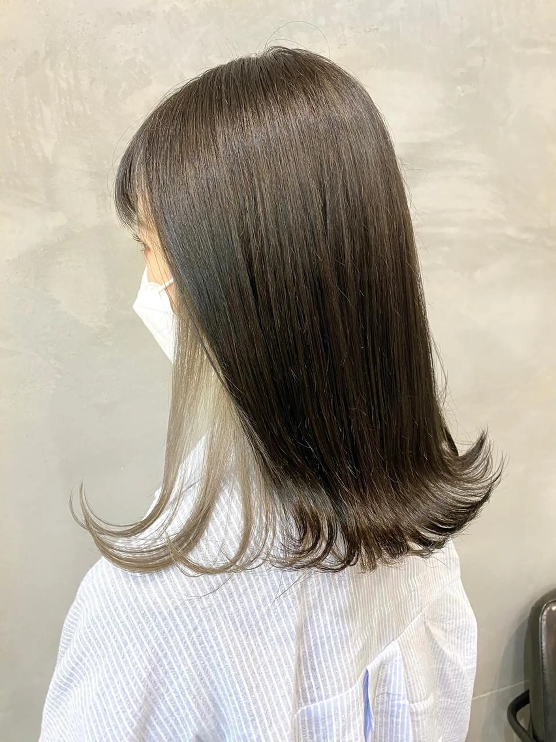 セミロング カラー ベージュカラー ブリーチ インナーカラー ホワイトベージュ ヘアカラー トリートメント 🫧透明感カラー🫧 OIKAWAのヘアスタイル