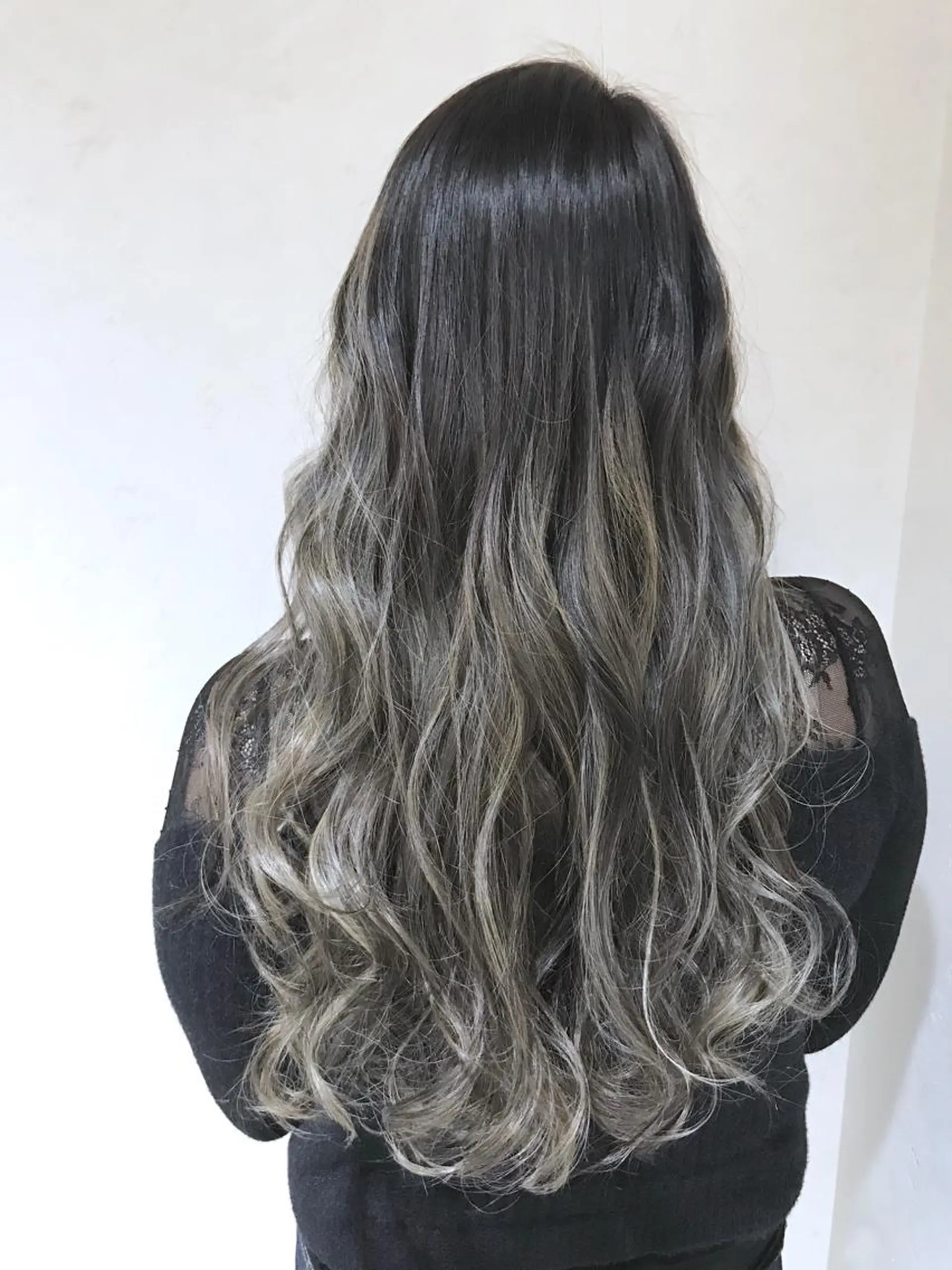 ロング カラー パーマ ヘアアレンジ グラデーションカラー グレージュ ハイライトカラー ハイライト カット ヘアカラー トリートメント filo byFeria渋谷所属・縮毛矯正/美髪 髪質改善/石田幸輔のヘアスタイル
