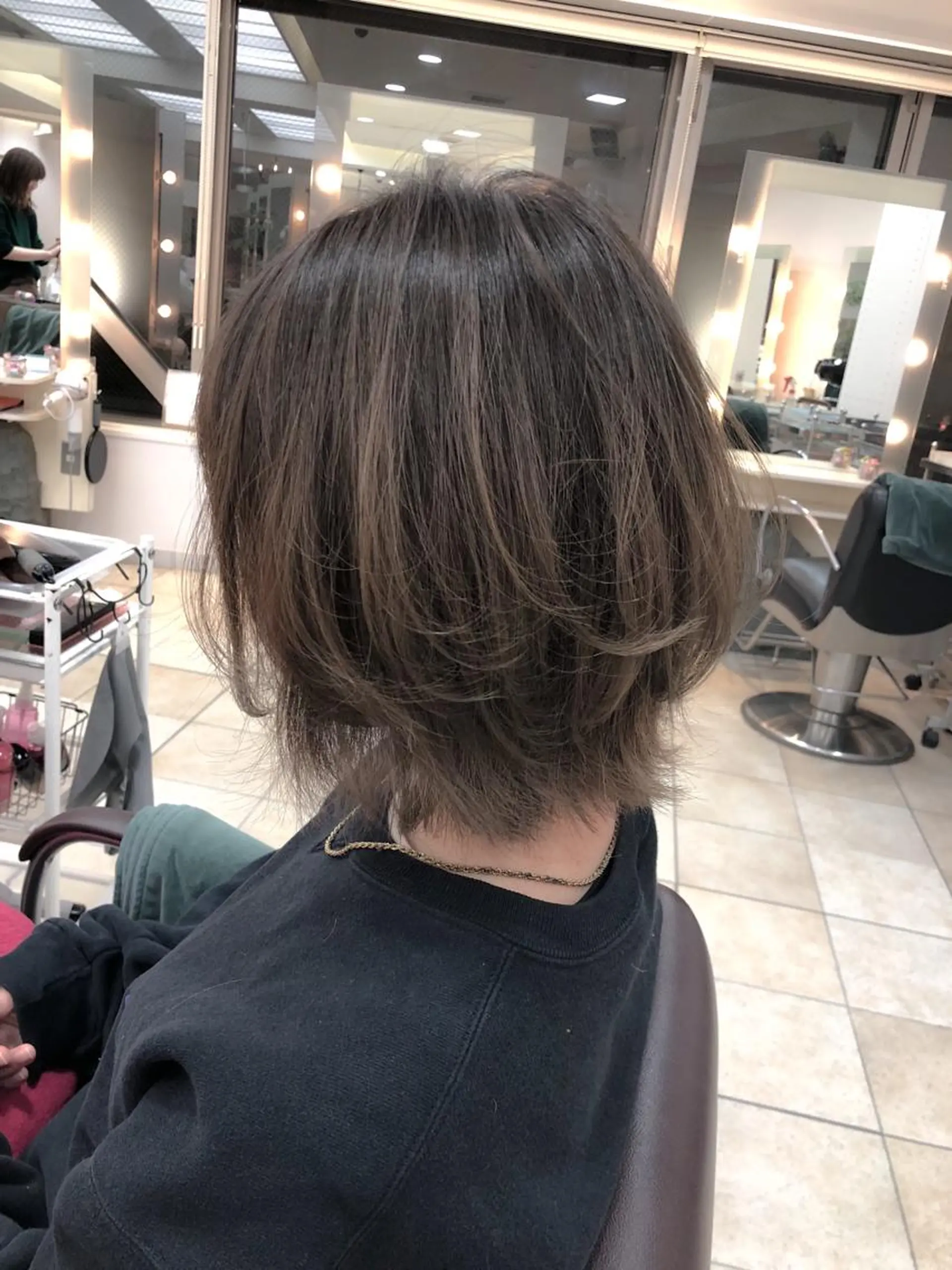 ミディアム カラー コテ巻き風パーマ💛 池袋のヘアスタイル