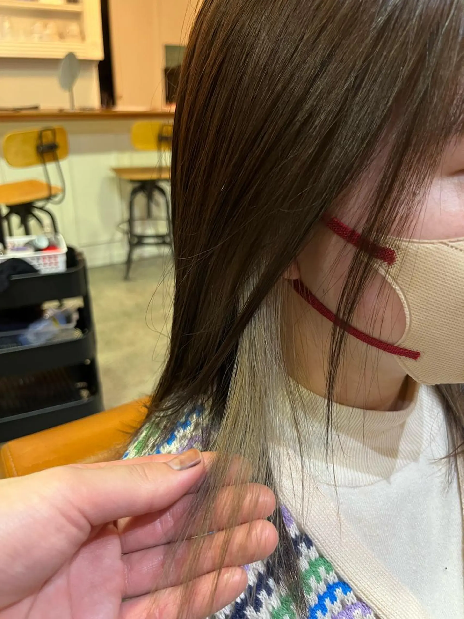 ミディアム ヘアカラー 森田翔斗 顔周りレイヤーのヘアスタイル