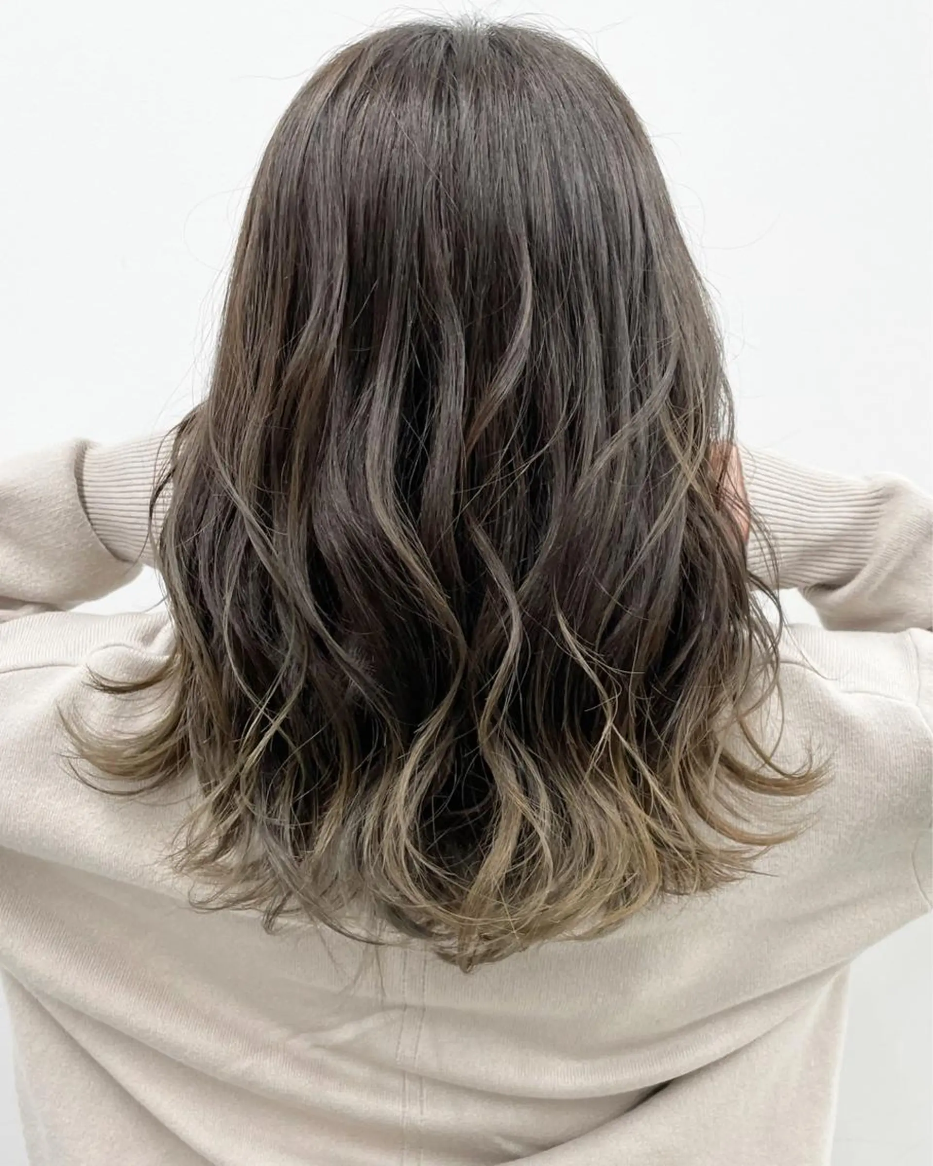 ミディアム カラー バレイヤージュ レイヤーカット 🦄インナーカラー 🦄貫井彩花のヘアスタイル