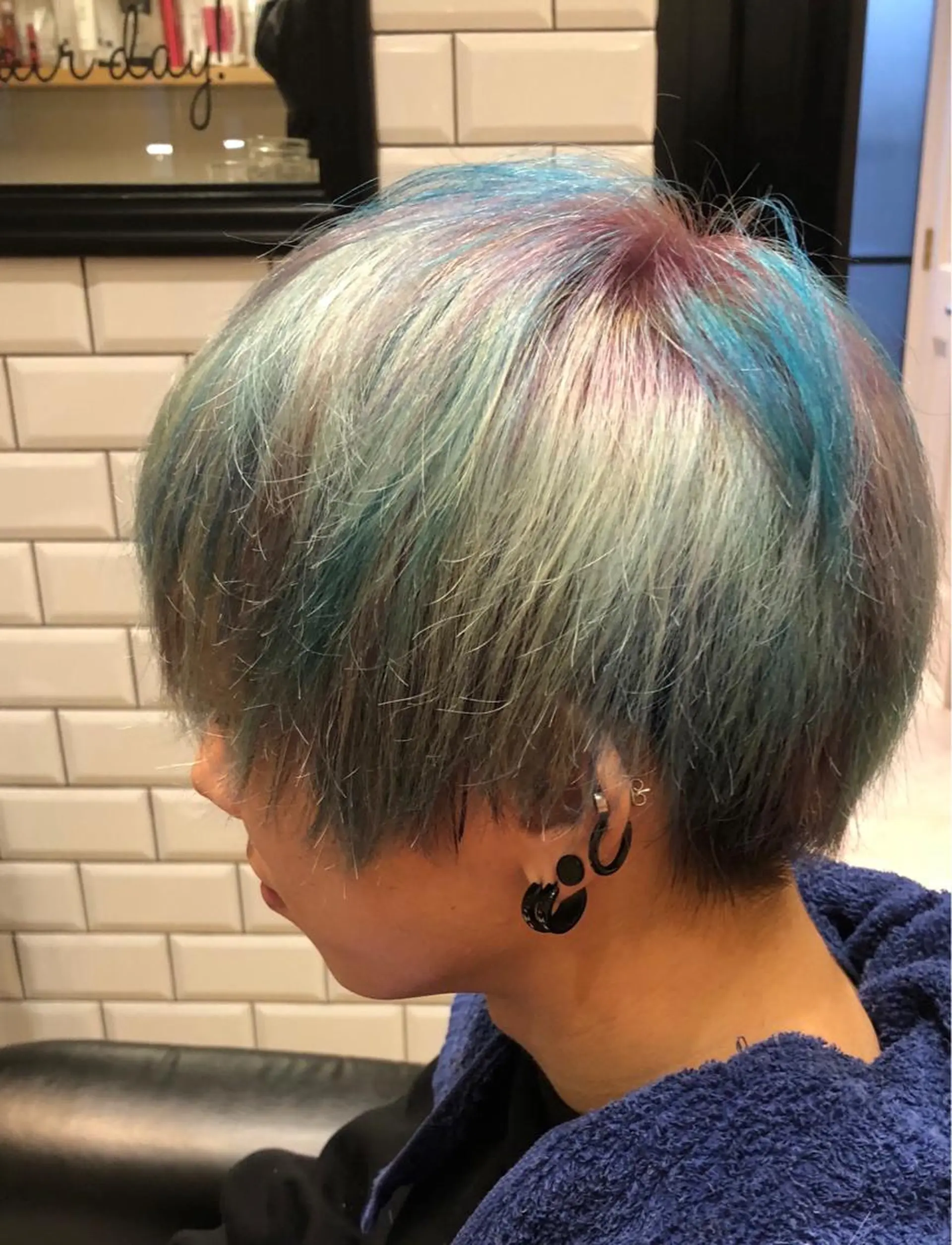 カラー メンズ ユニコーンカラー HAIRS YOSHIOKA所属・ヘアーズヨシオカ MENSヒゲ脱毛のエステ・リラクイメージ