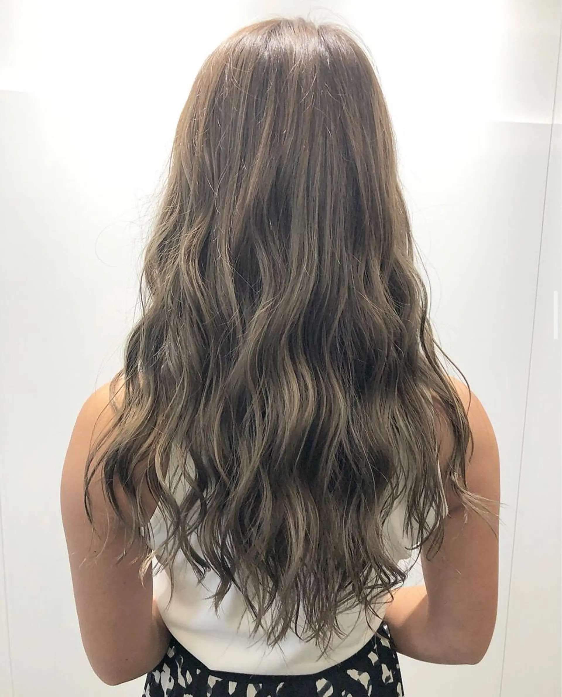 ロング ハイライト レイヤーカット salowin 原宿 aroa所属・韓国／ハッシュカット ／透明感カラー／金野のヘアスタイル