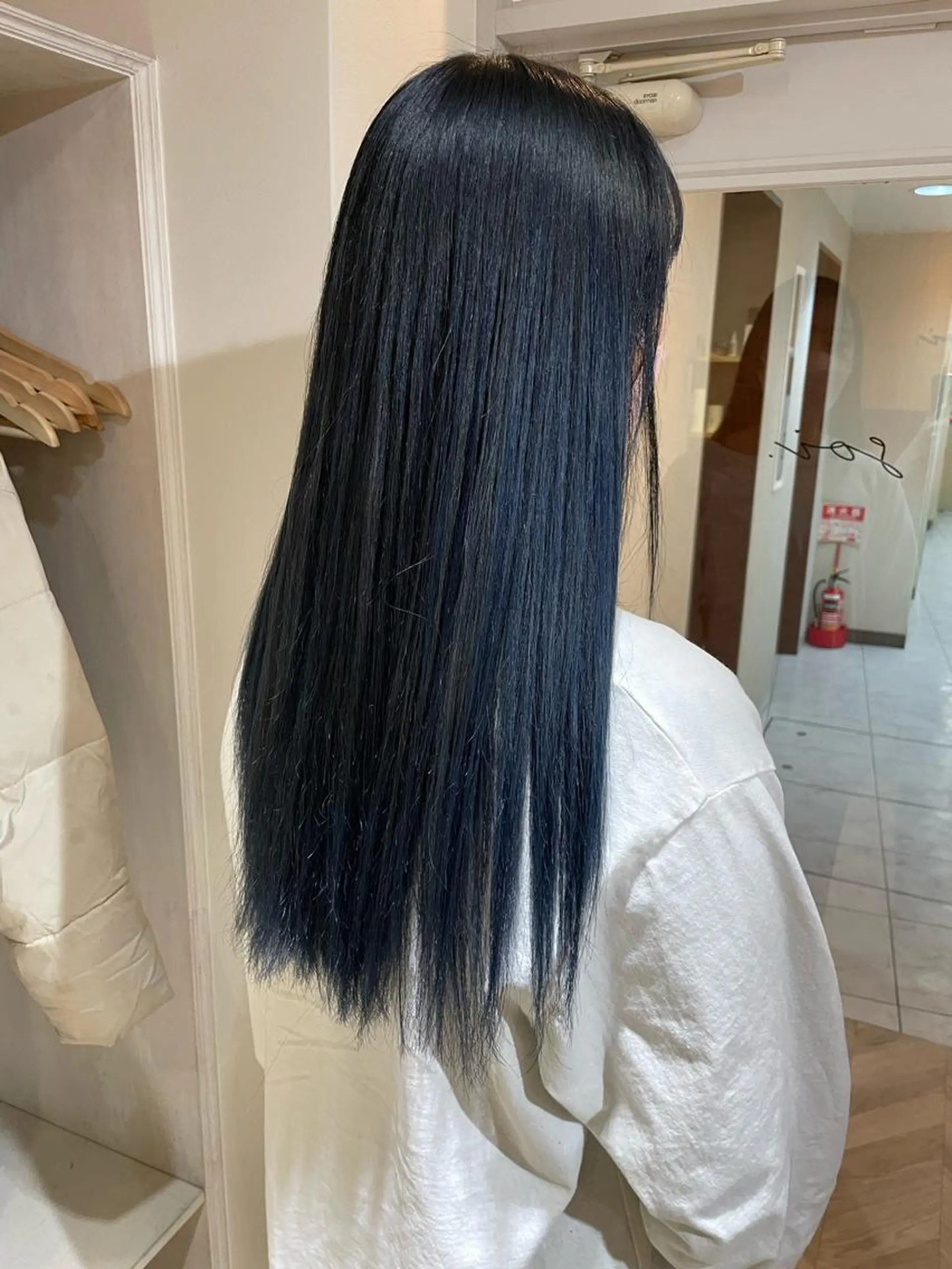 ロング カラー akane .のヘアスタイル