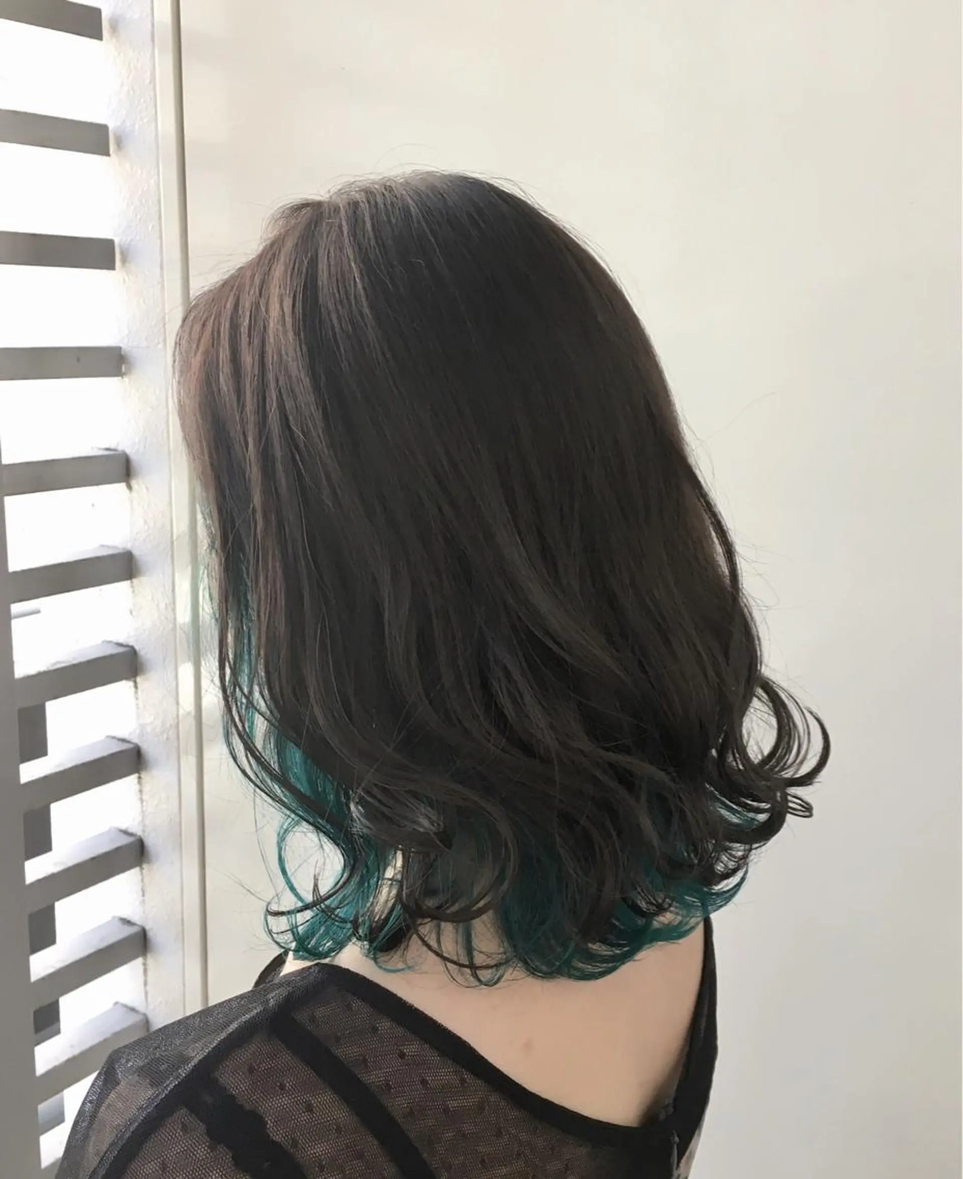 セミロング カラー アッシュ アッシュグレー アッシュグレージュ ブリーチ グレージュ Zina SAKIのヘアスタイル