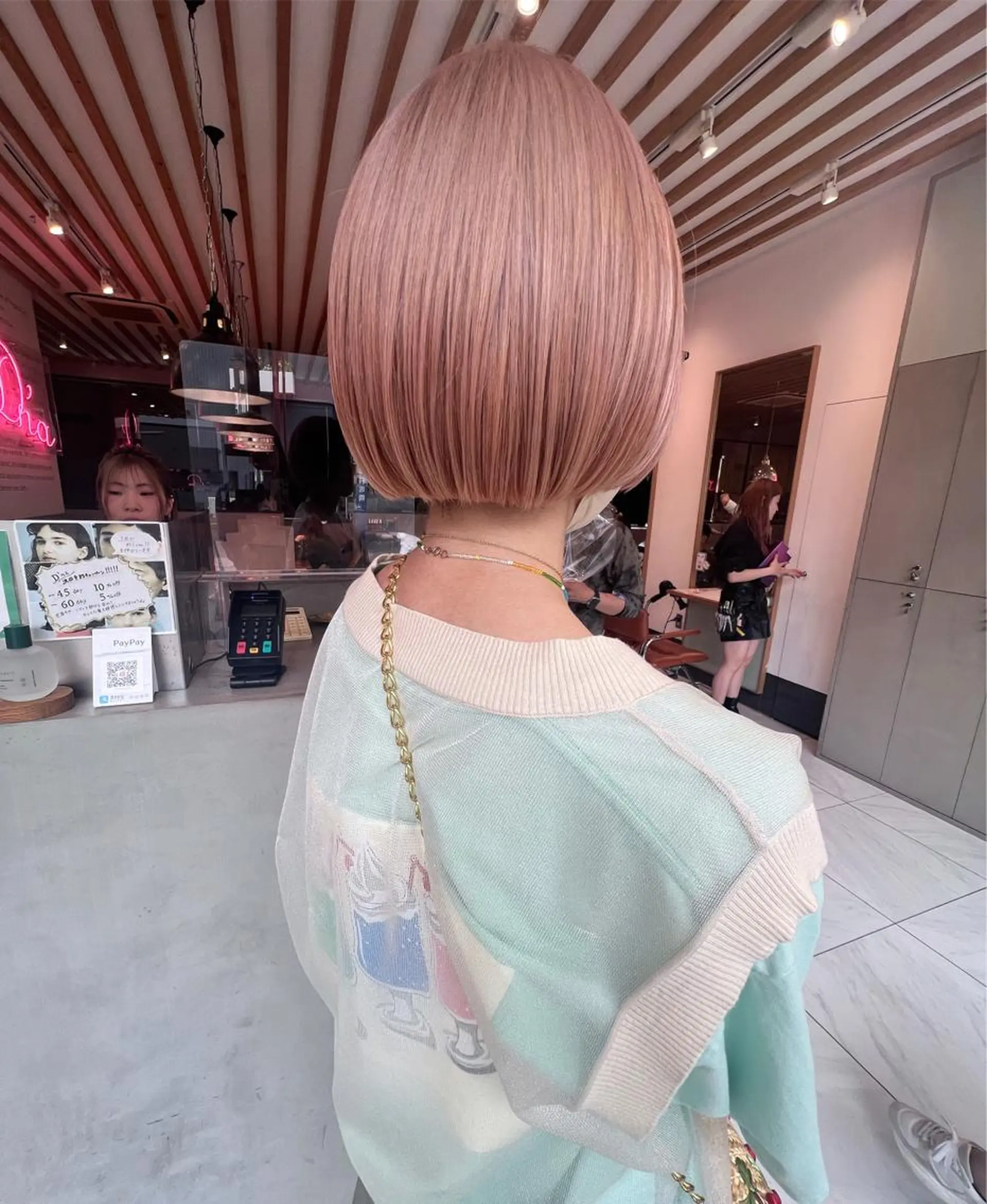 カラー ベージュカラー ピンクカラー ピンクベージュ カット ヘアカラー D'na ディーナのヘアスタイル