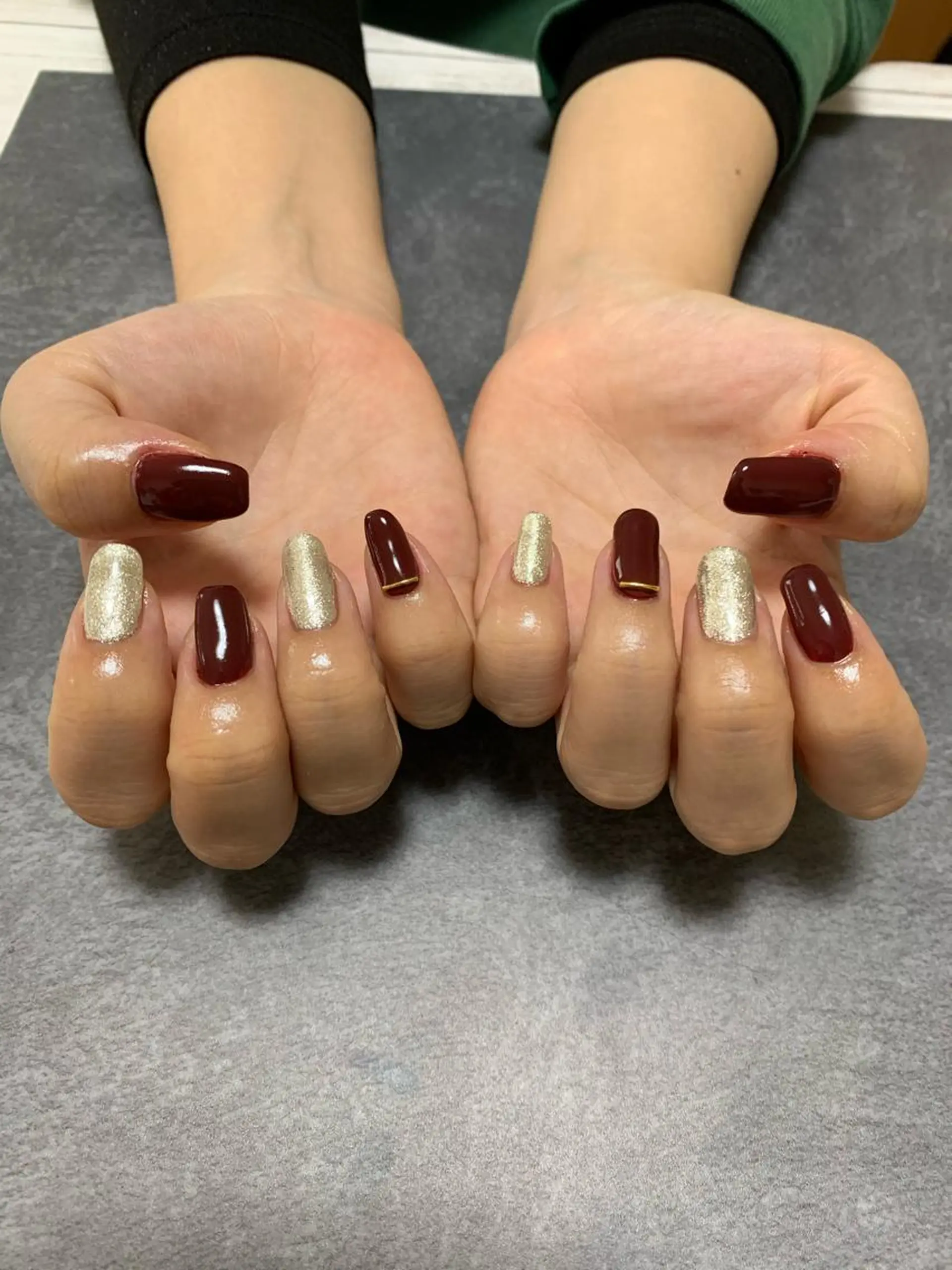 ネイル ボルドー ゴールド ワンカラーネイル ハンドネイル nakamoto yuukaのネイルデザイン