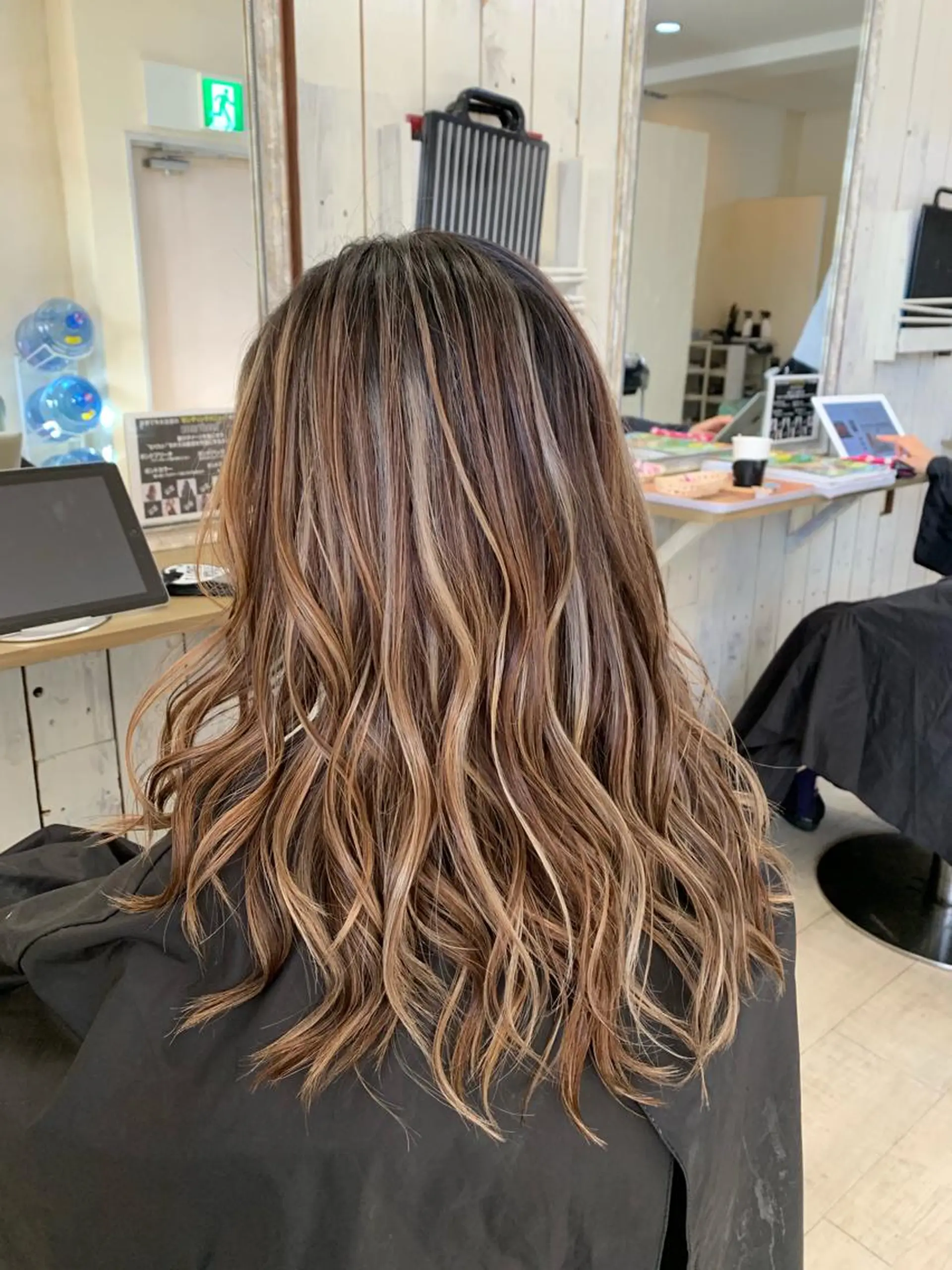 セミロング ハイライト カット ヘアカラー 高山 滉太のヘアスタイル