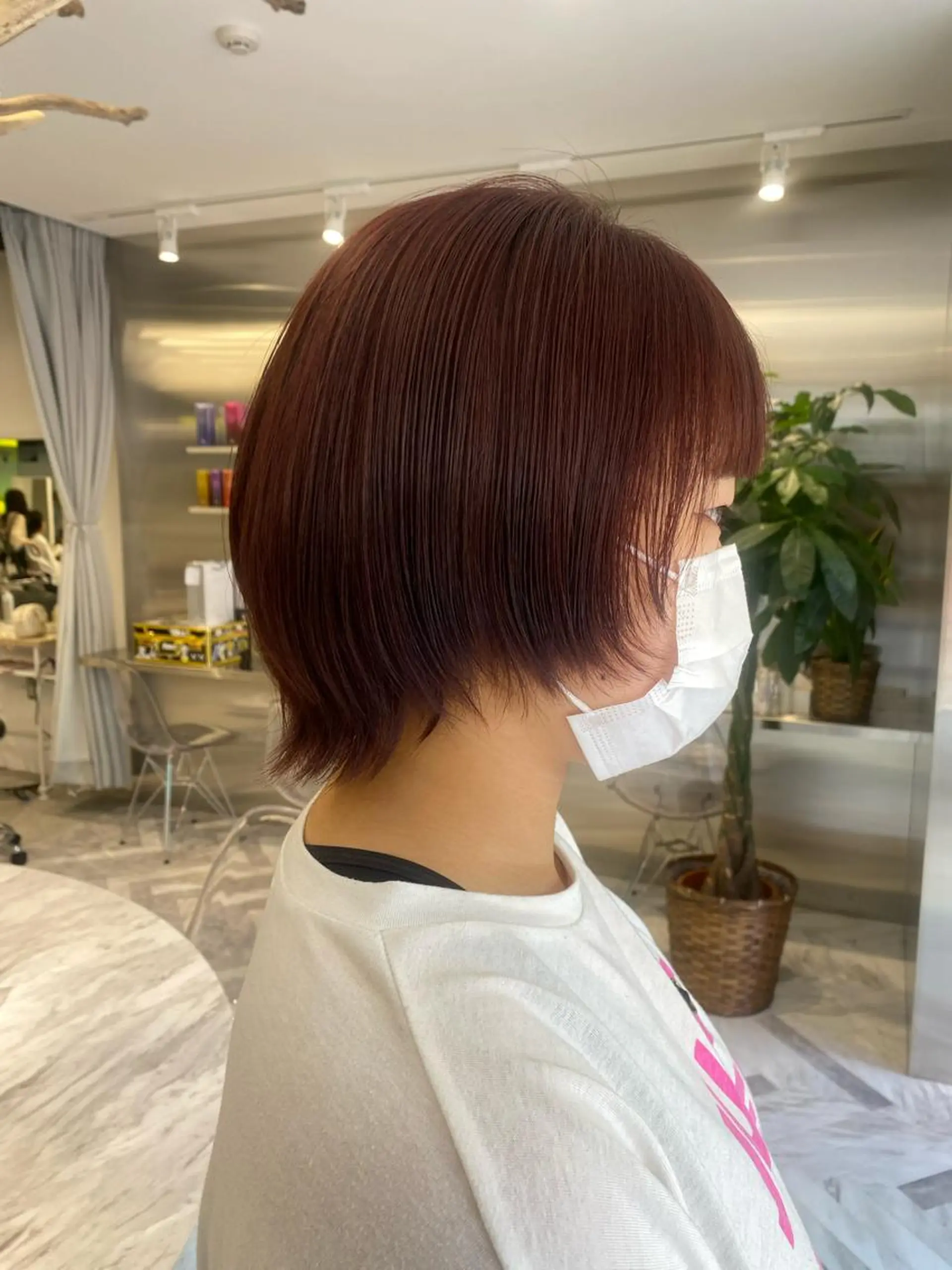 ショート 透け感ベージュ ／ミハルのヘアスタイル