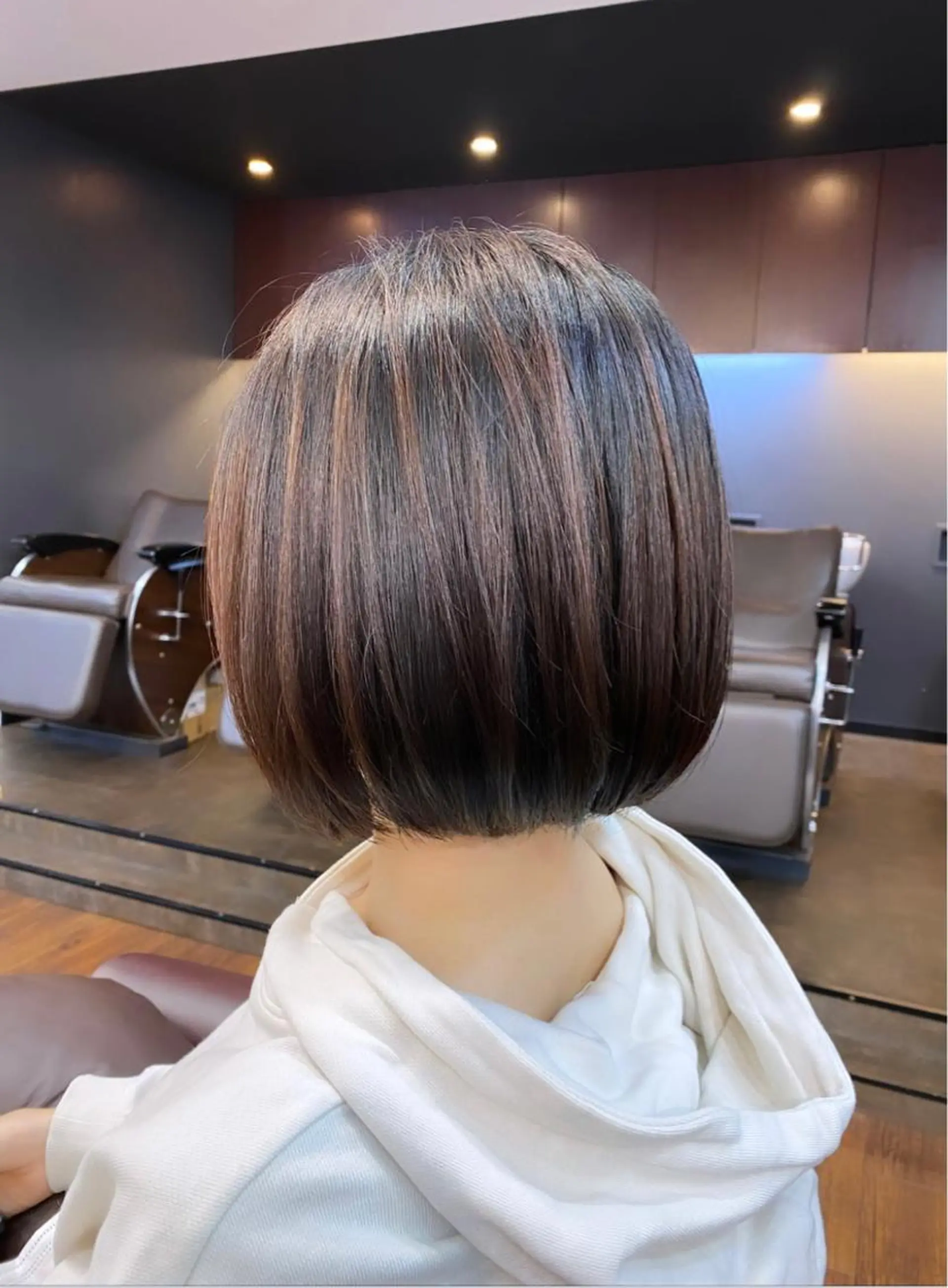 ショート レイヤーカット、 大人可愛い　中村美羅のヘアスタイル