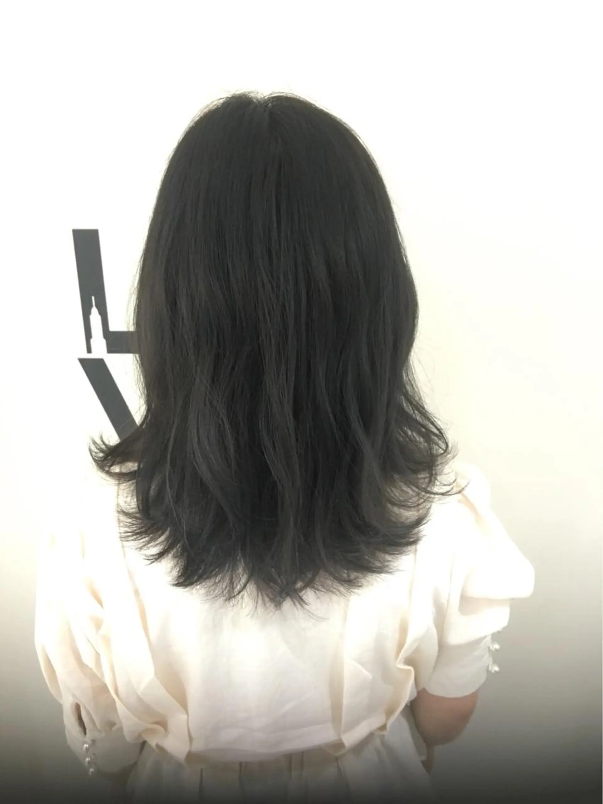 ミディアム カラー アッシュ アッシュブラック 黒髪 透明感カラー ヘアカラー ✂️小顔カット✂️ 山本有紀のヘアスタイル