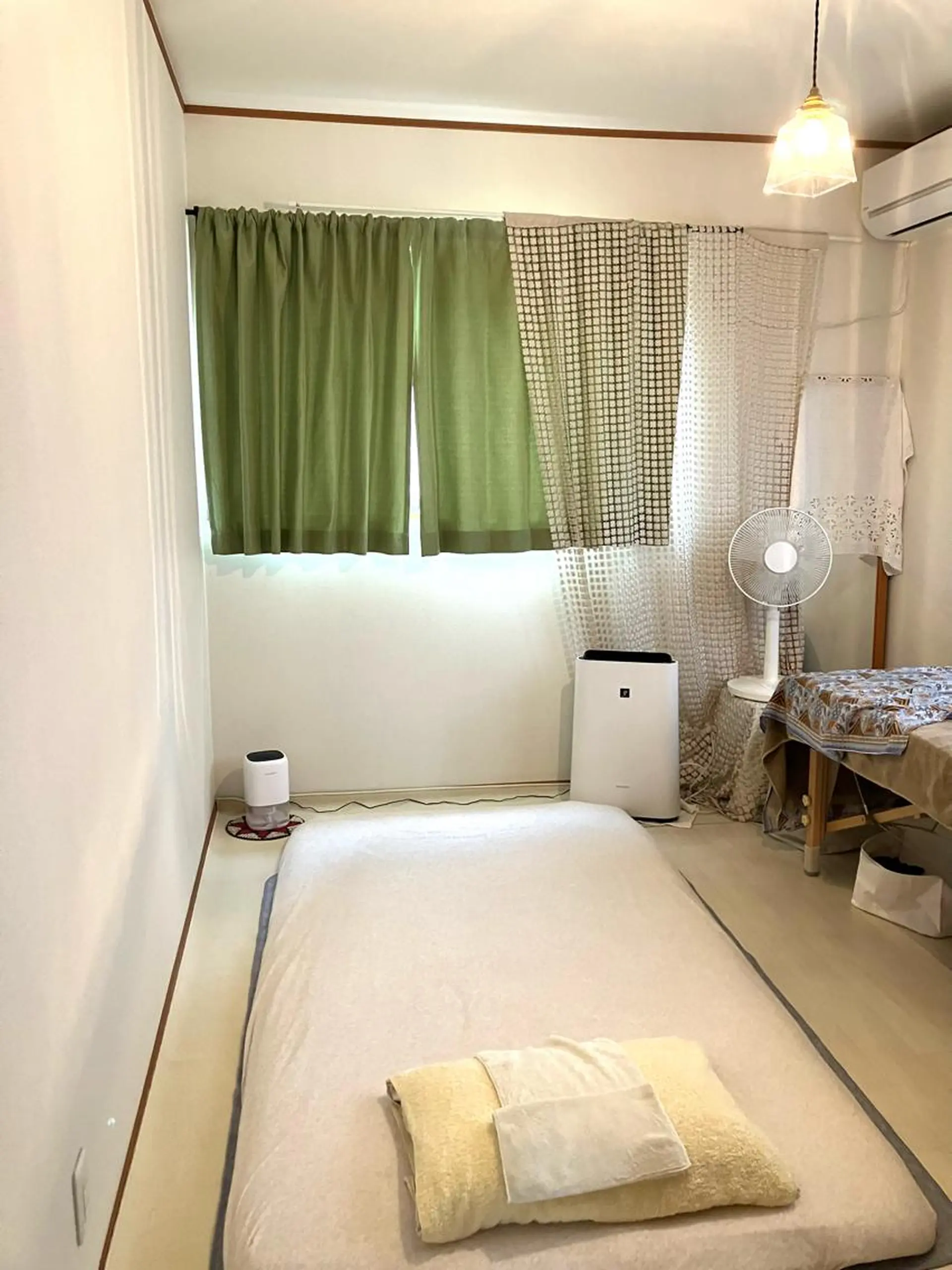 リラクゼーション 森の中の木の実のエステ・リラクイメージ