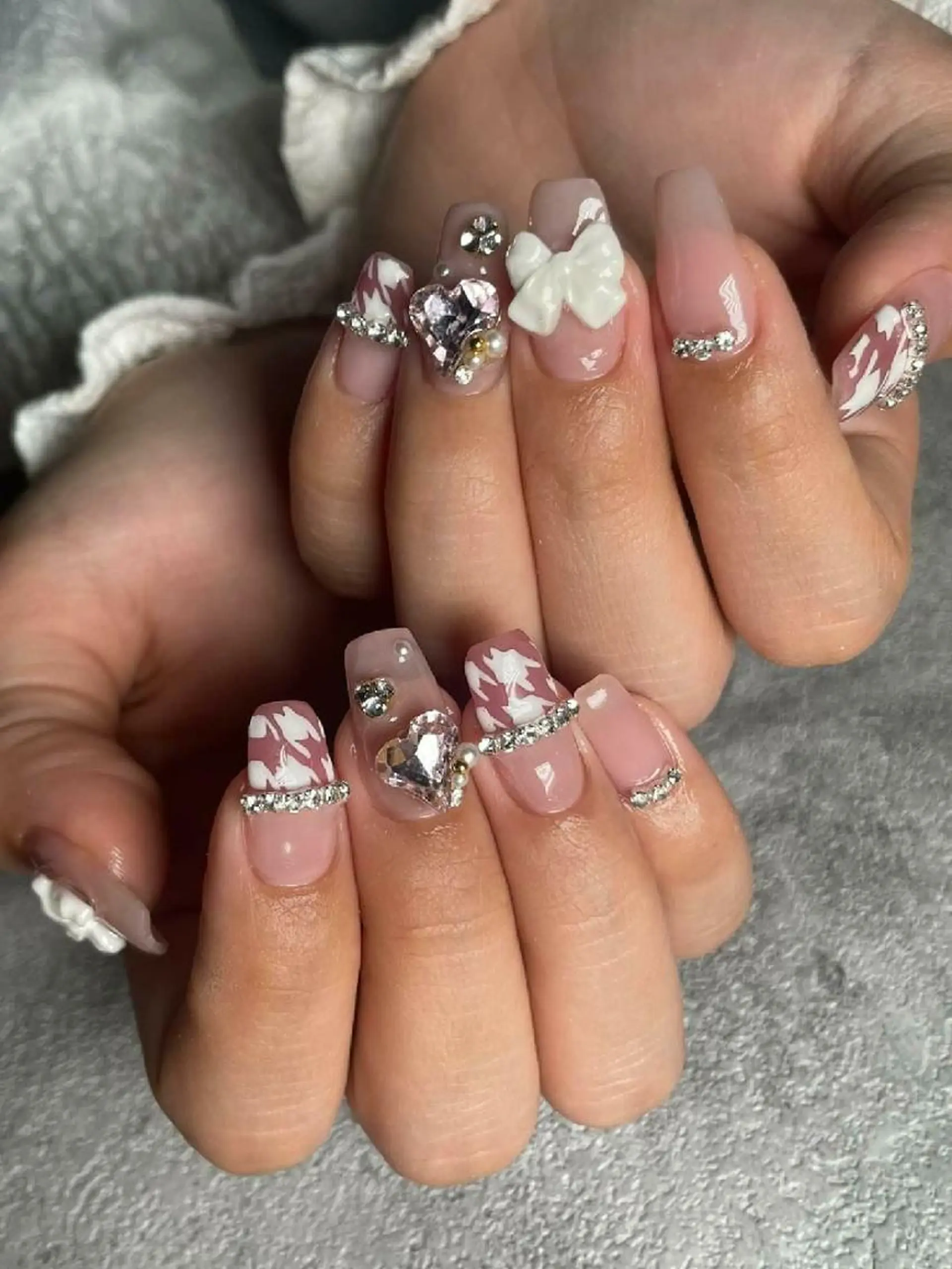 ネイル 持ち込み ニュアンスネイル シンプルネイル 冬ネイル 3dパーツ/流行り 👧shushu❤️のネイルデザイン