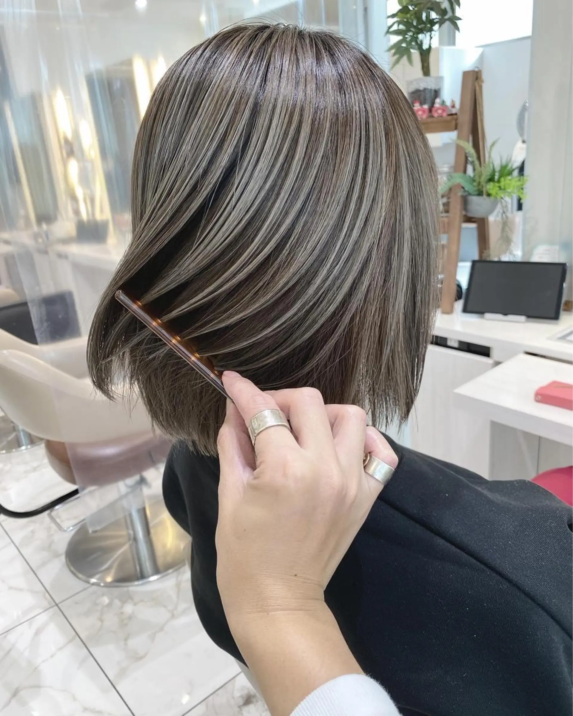 ミディアム カラー バレイヤージュ 髪質改善 レイヤーカット カット ヘアカラー トリートメント 山崎俊輔/髪質改善 /バレイヤージュのヘアスタイル