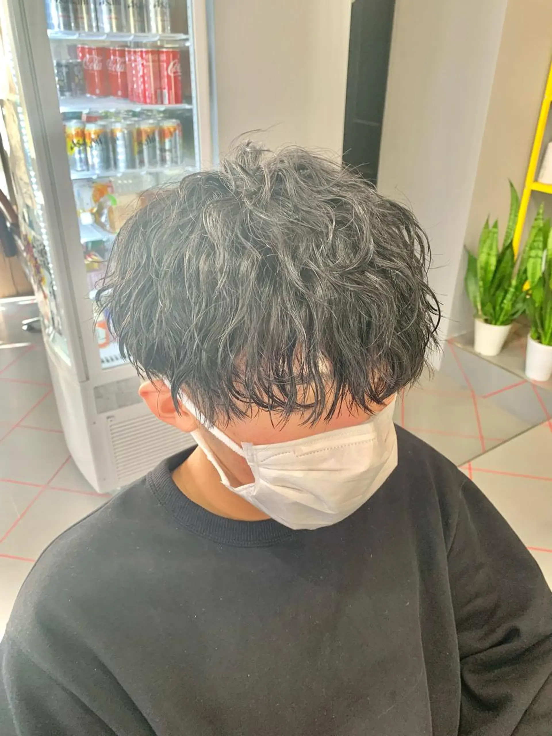 ショート パーマ メンズ メンズパーマ 波巻きパーマ メンズサロン アソビ所属・【扱いやすいパーマ】 眞鍋拓己のヘアスタイル