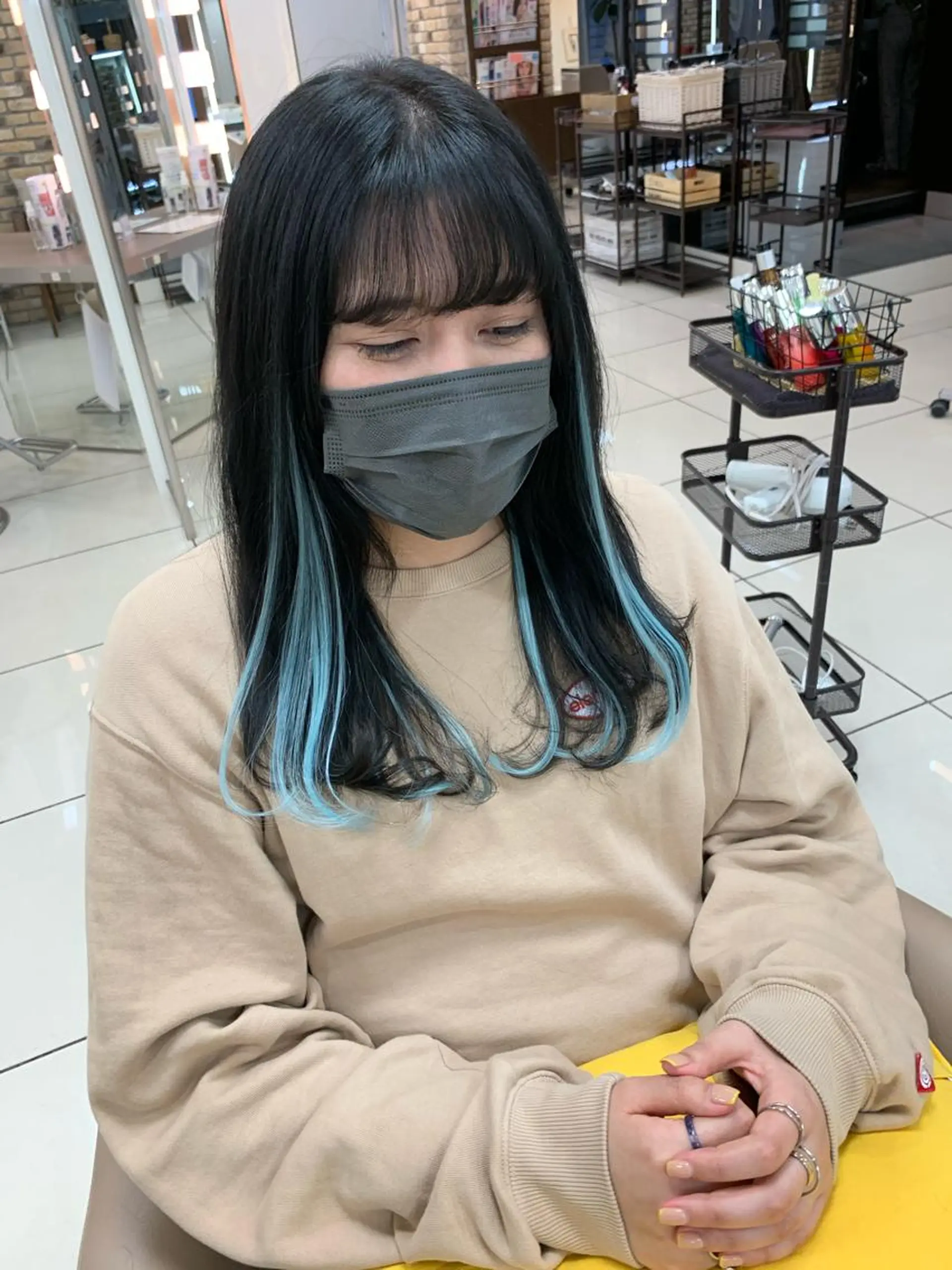 カラー 羽エクステ🩷 🤍まき🤍のヘアスタイル