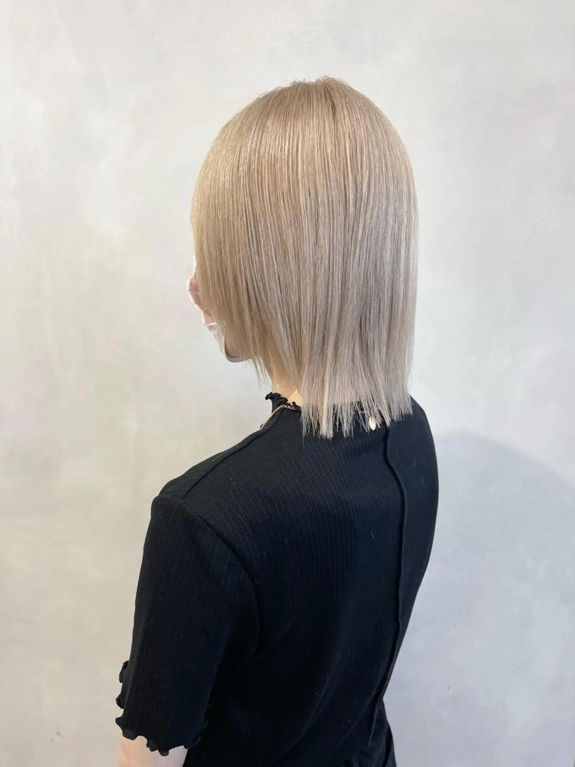 ミディアム カラー ベージュカラー ブリーチ ケアブリーチ ホワイトベージュ カット ヘアカラー トリートメント 🦋レイヤーカット ミドリカワ🦋のヘアスタイル