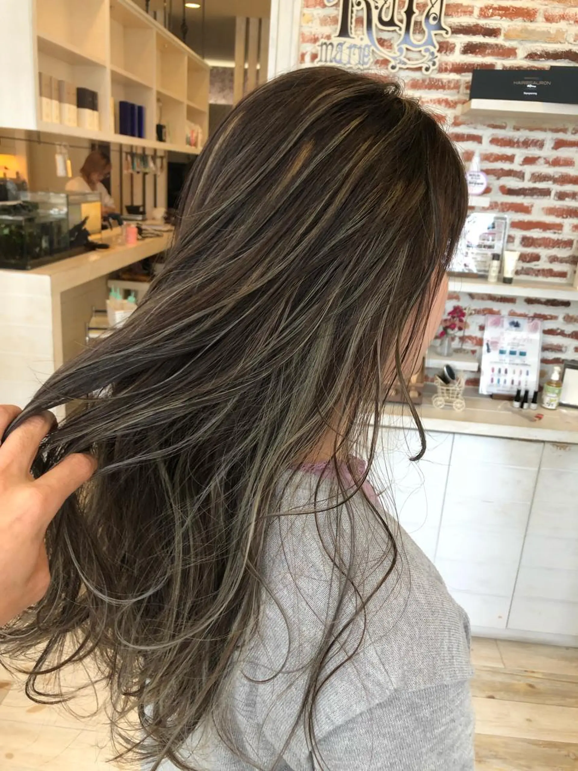 ロング カラー Crén by marie 真嘉比店所属・東恩納 誠のヘアスタイル