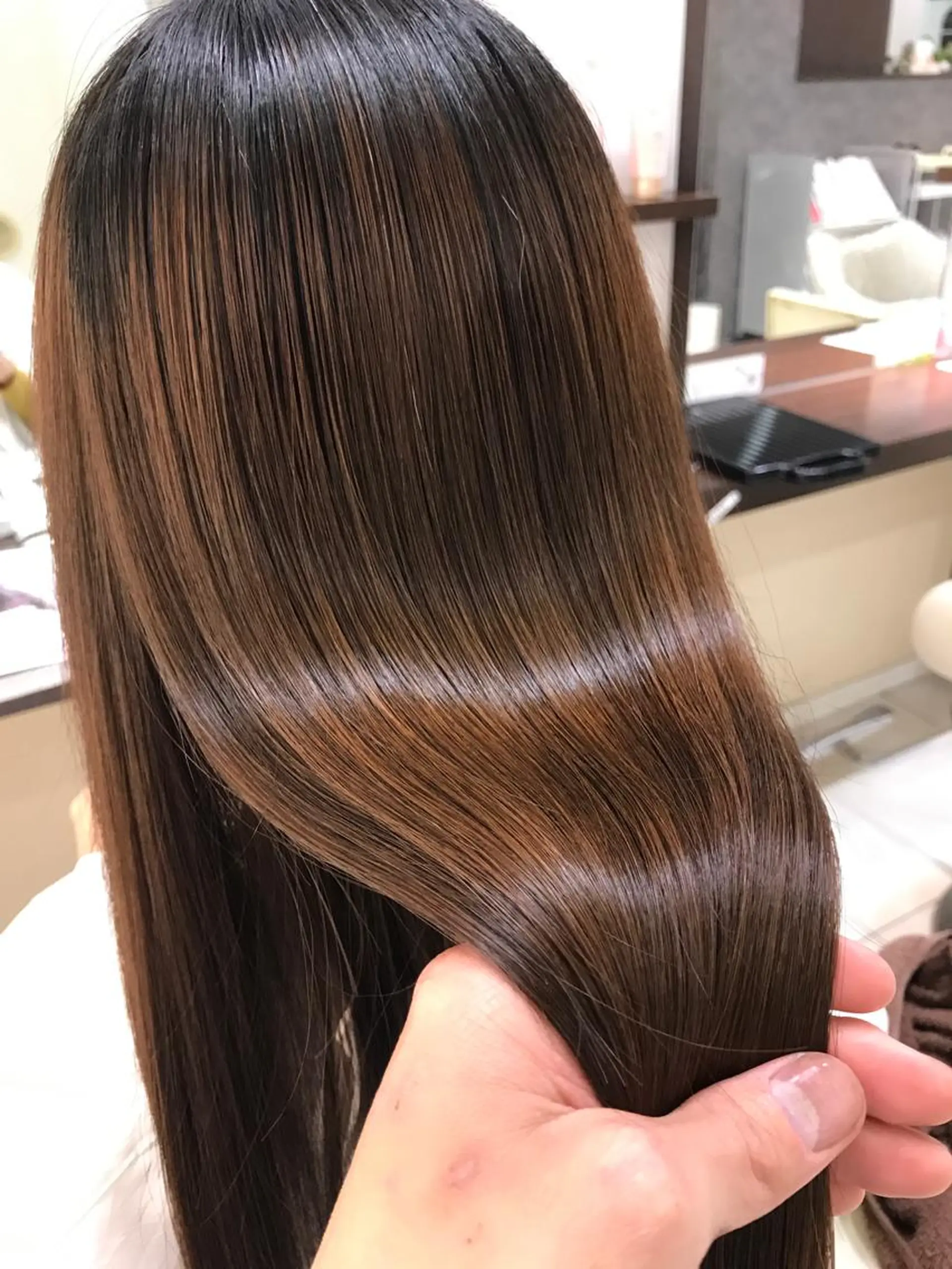 ロング 縮毛矯正/髪質改善 継続する美髪のヘアスタイル