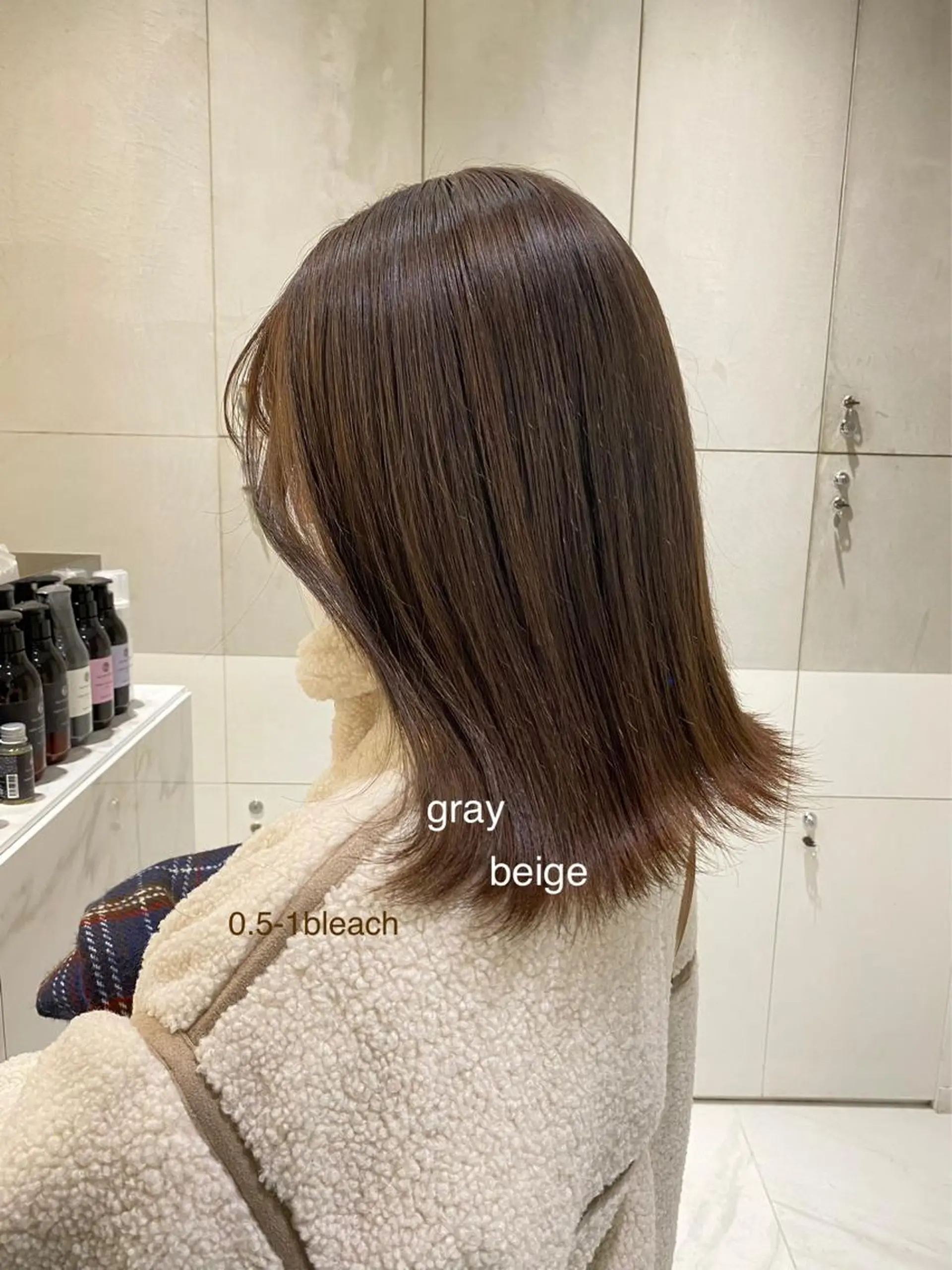 ミディアム カラー ベージュカラー ブリーチ グレージュ ヘアカラー 艶感/ナチュラル 🩵amiのヘアスタイル