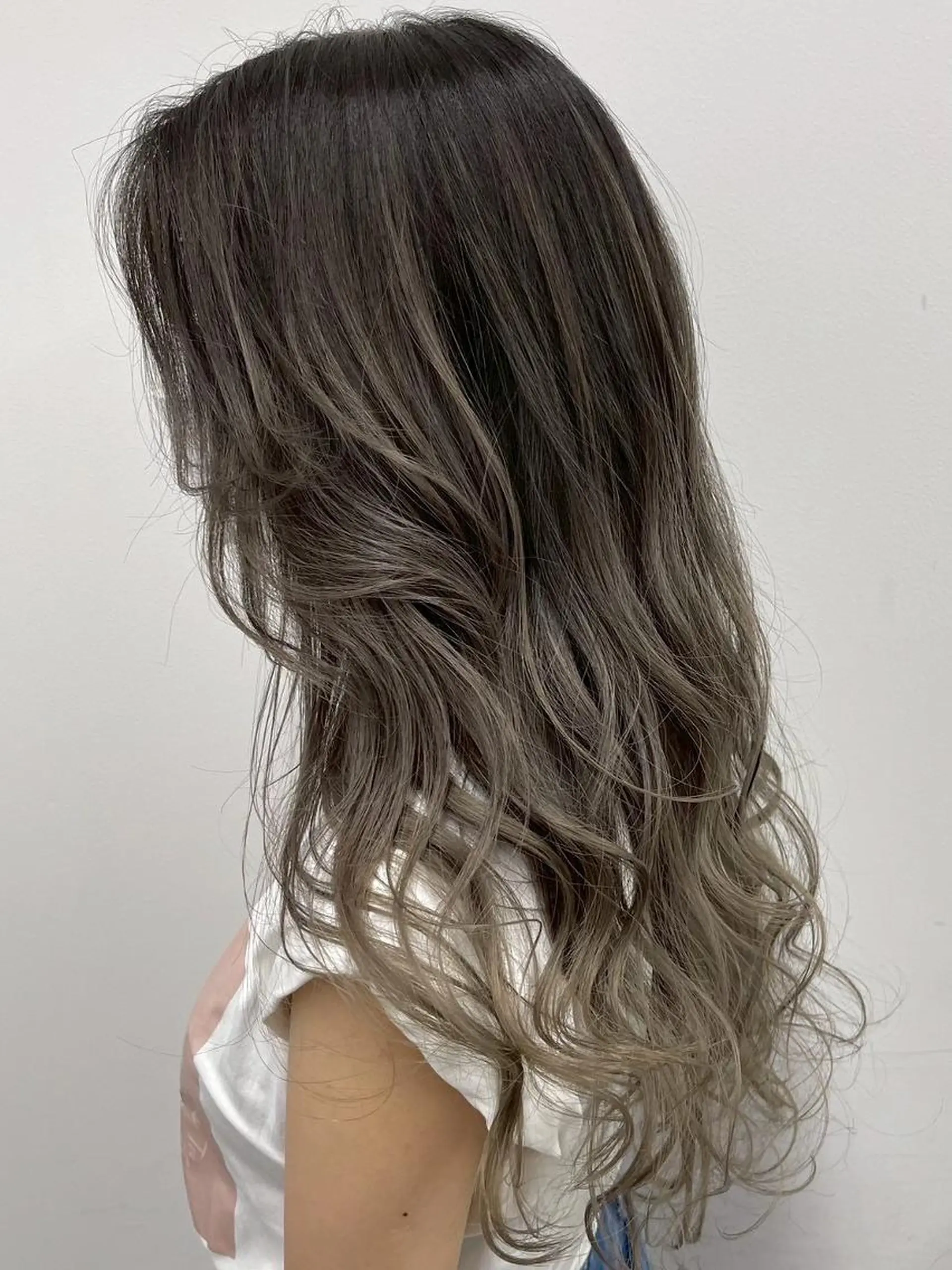 カラー ロング アディクシーカラー アッシュ ブルーカラー ダークアッシュ グレージュ 【公式】amble luxe 中野のヘアスタイル