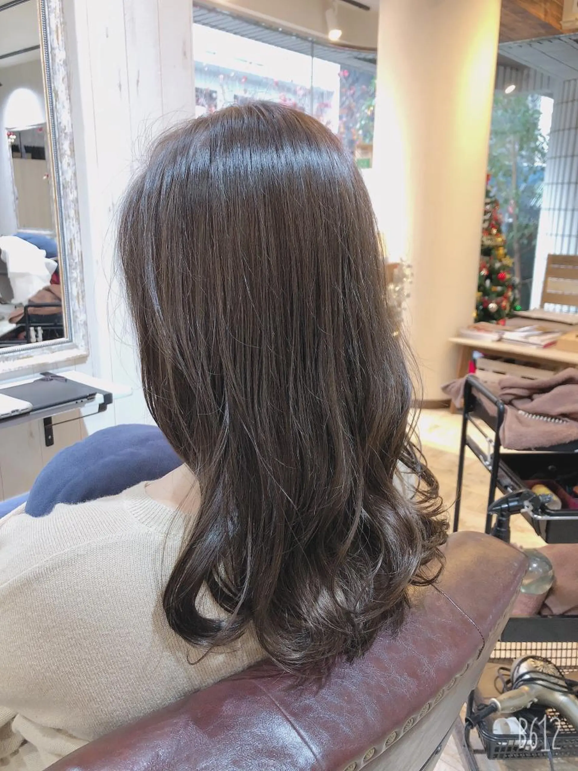 セミロング カラー アッシュ ラベンダーカラー ラベンダーアッシュ カット ヘアカラー トリートメント 【垢抜け大人髪】 TIARA西山のヘアスタイル