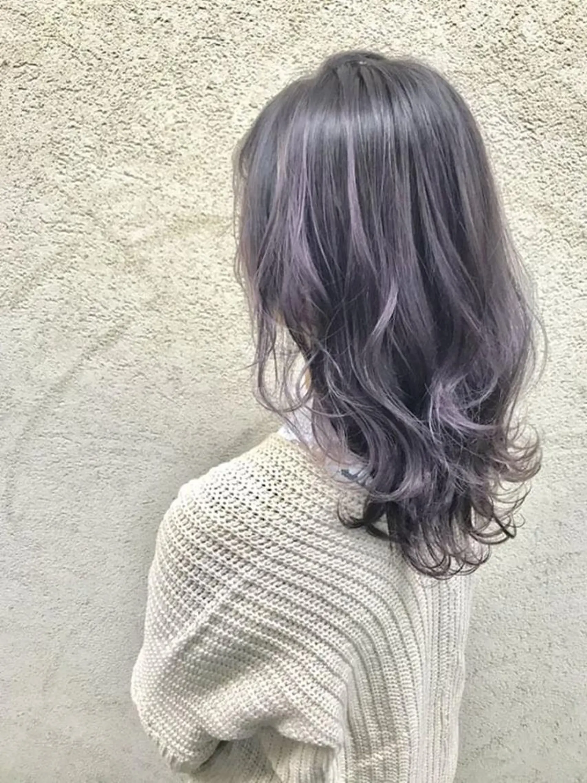 セミロング カラー ブリーチ ラベンダーカラー 川越 輝梨奈のヘアスタイル