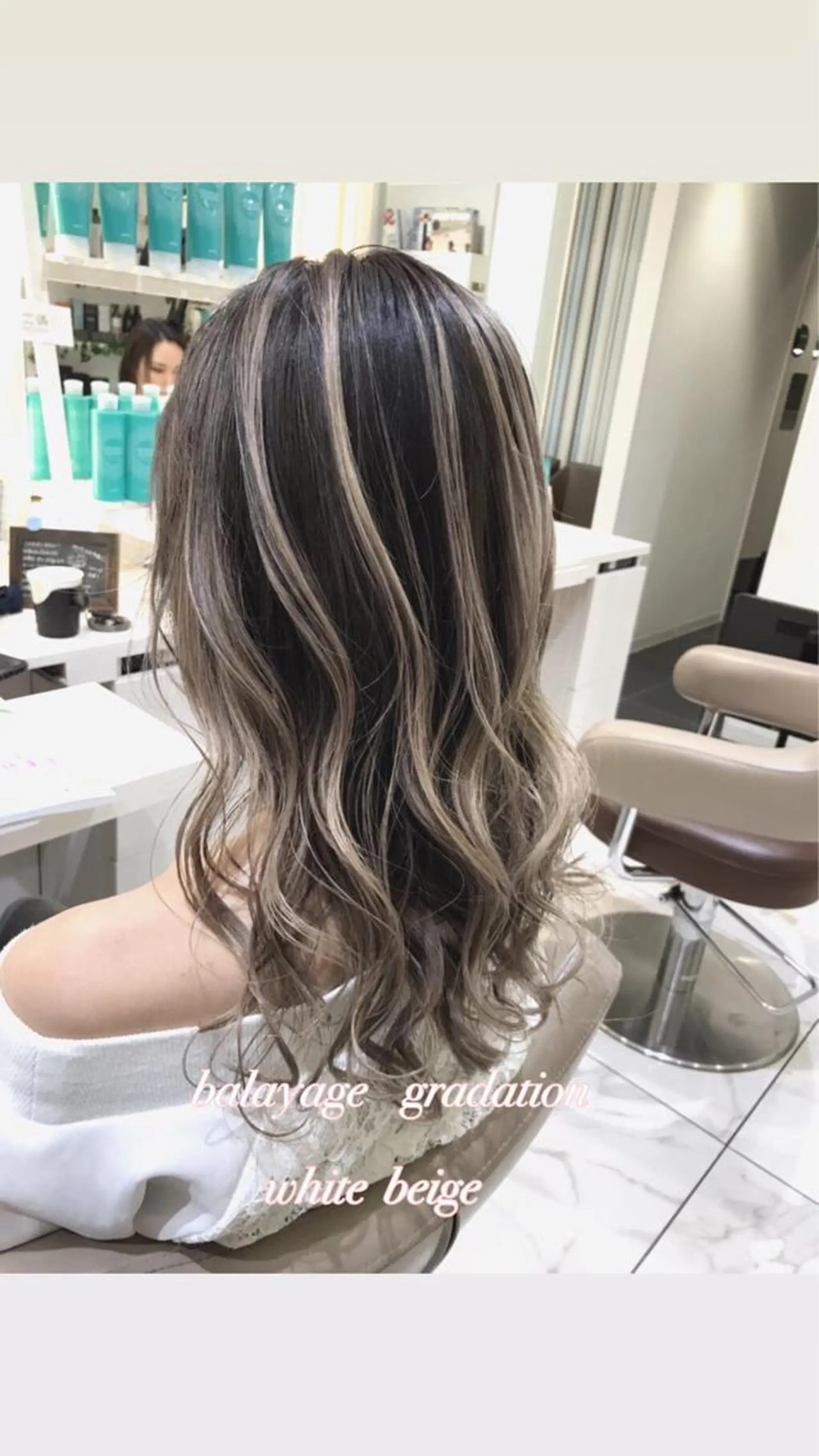 ミディアム カラー バレイヤージュ ベージュカラー グラデーションカラー ホワイトベージュ レイヤーカット カット ヘアカラー 山崎俊輔/髪質改善 /バレイヤージュのヘアスタイル