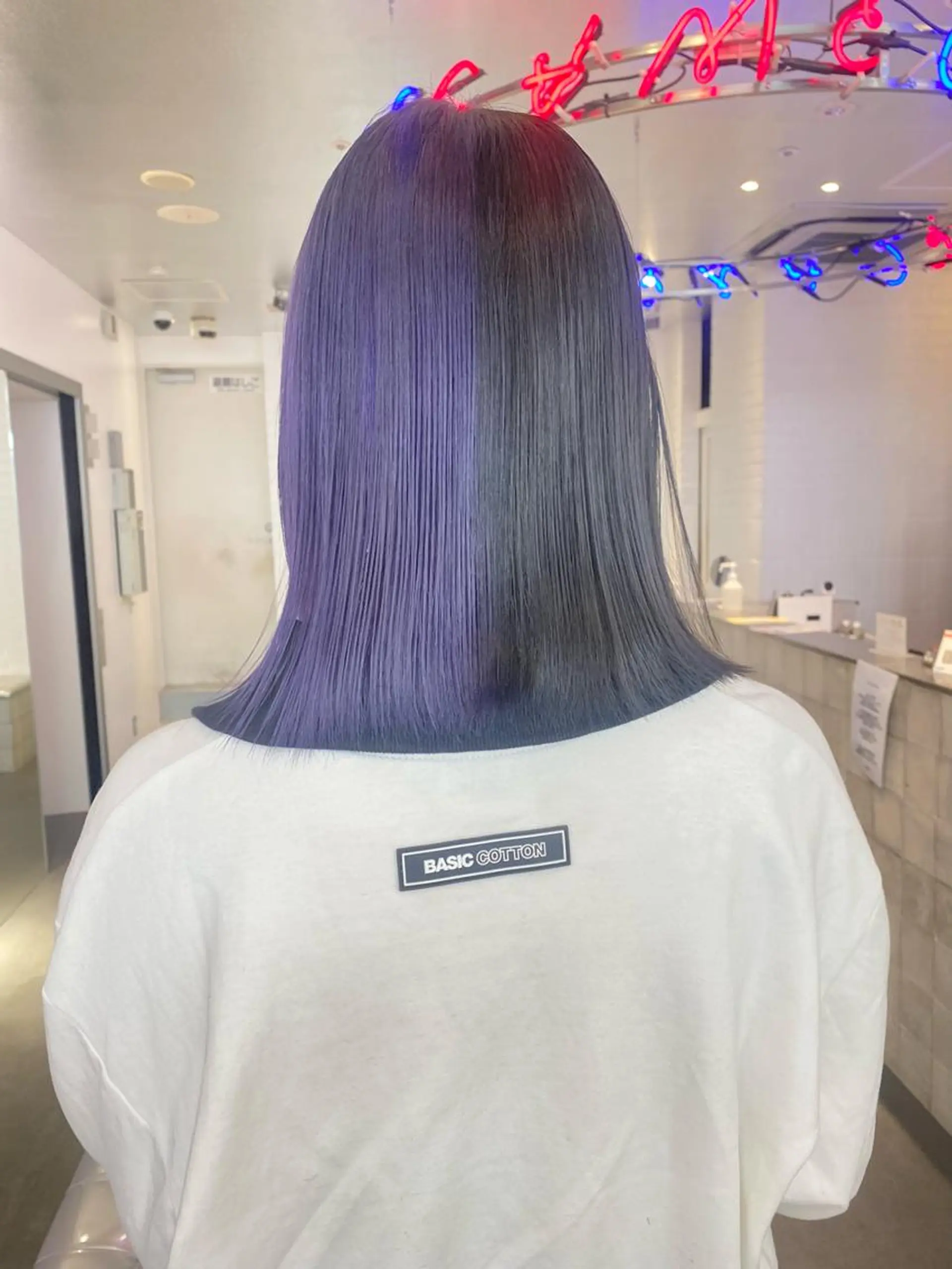 ミディアム ネイル マツエク・マツパ パープルカラー ツートーンカラー パープル ヘアカラー トリートメント 🎨ハイトーン/ 切りっぱなし みつきのヘアスタイル