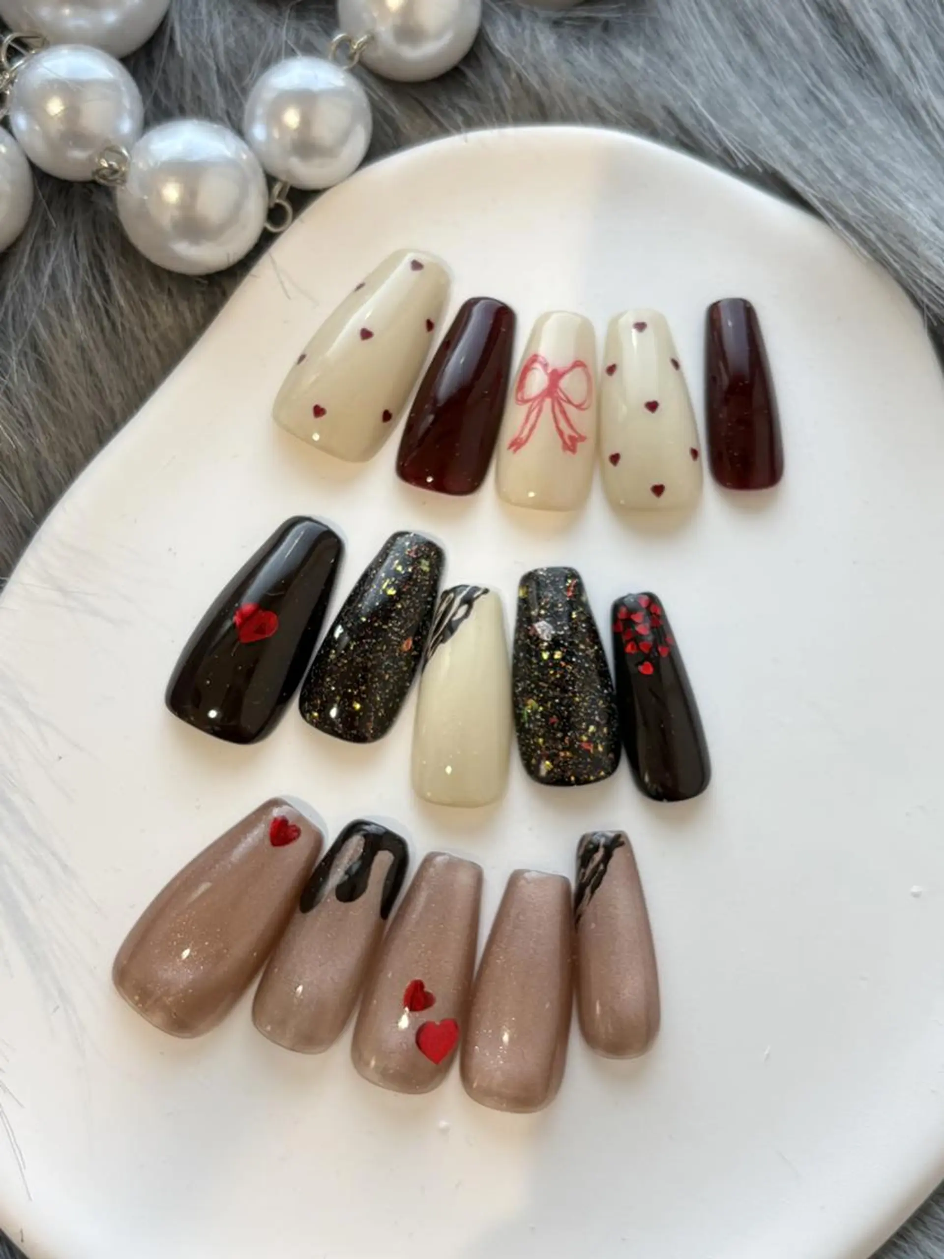 ネイル バレンタイン ハンドネイル Ray. ちゅるん系ニュアンスのネイルデザイン