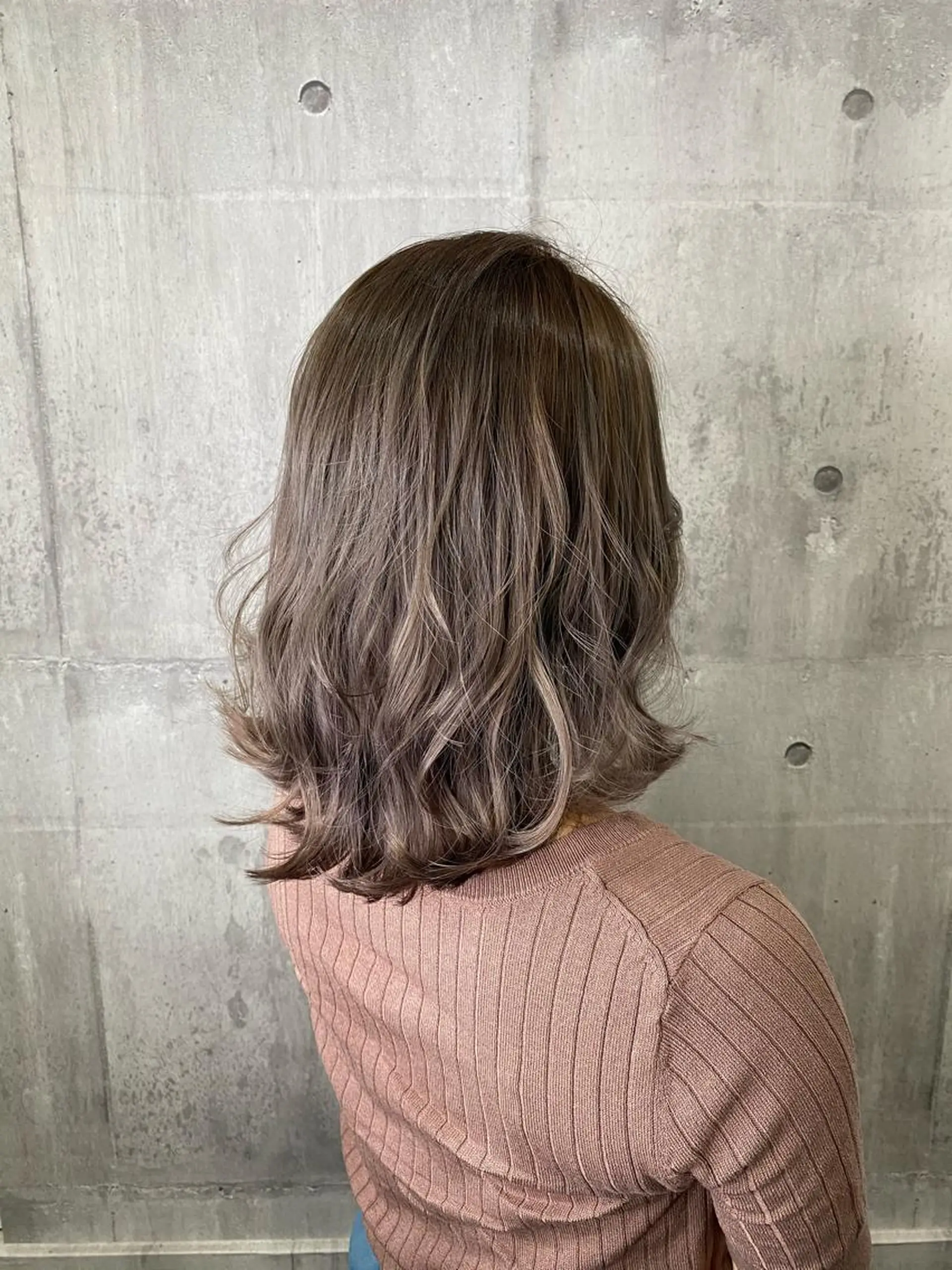 ミディアム supbytomee所属・カラー特化型サロン #SUP.のヘアスタイル