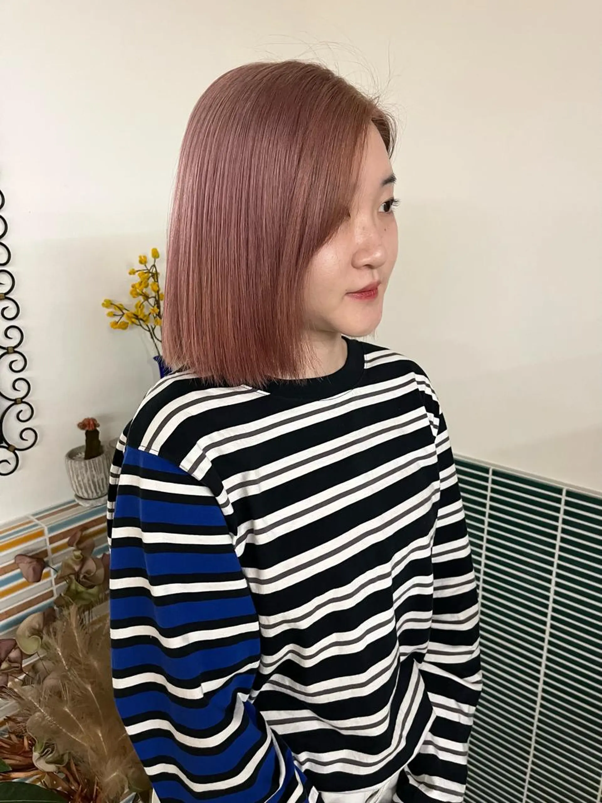 ミディアム カラー ベージュカラー ブリーチ ピンクカラー ピンクベージュ ヘアカラー トリートメント 🩷ハイトーン透明感 レイヤー🩷ユリカのヘアスタイル