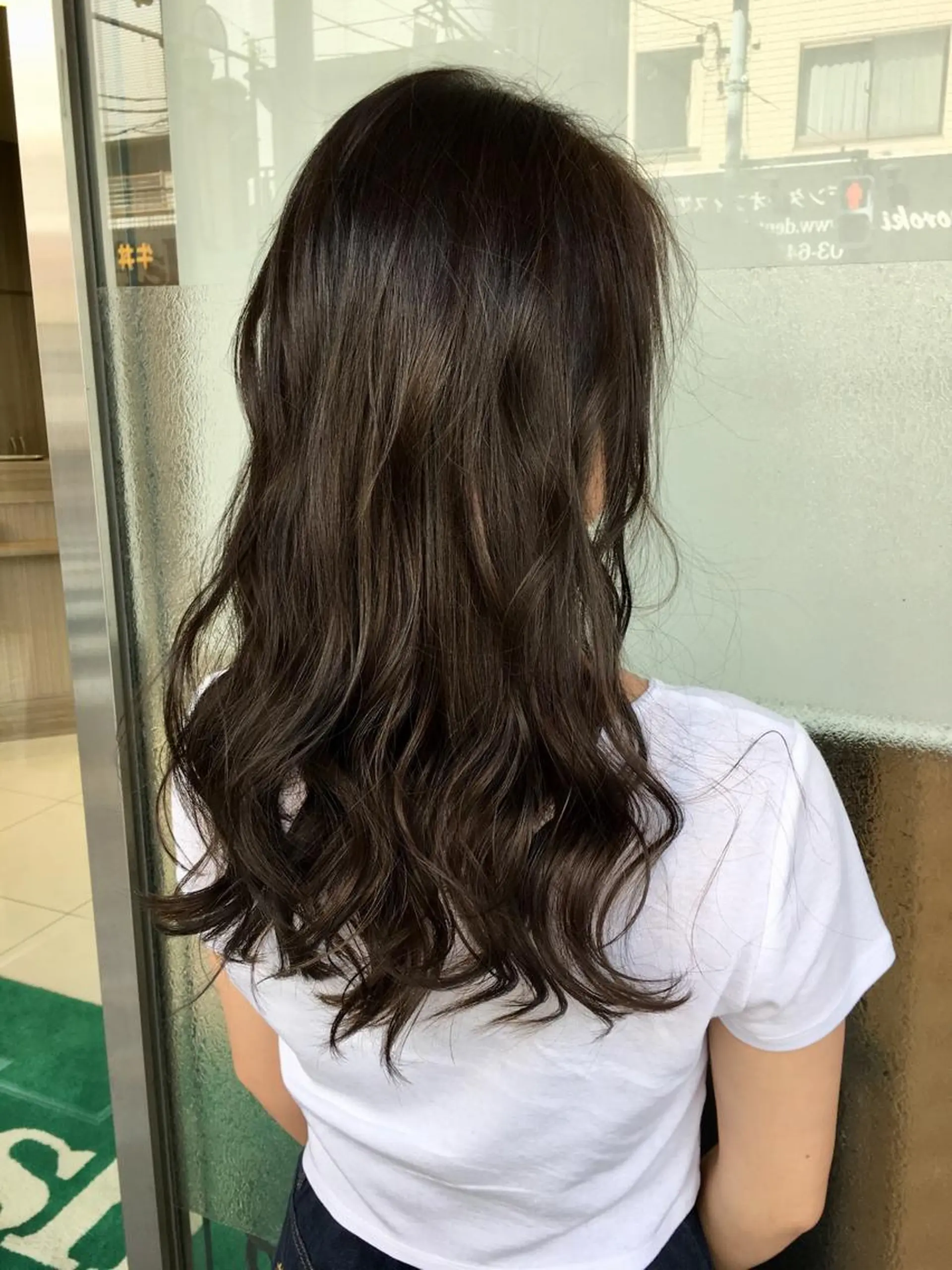 セミロング カラー グレージュ ハイライトカラー ハイライト 寺内 紳悟のヘアスタイル