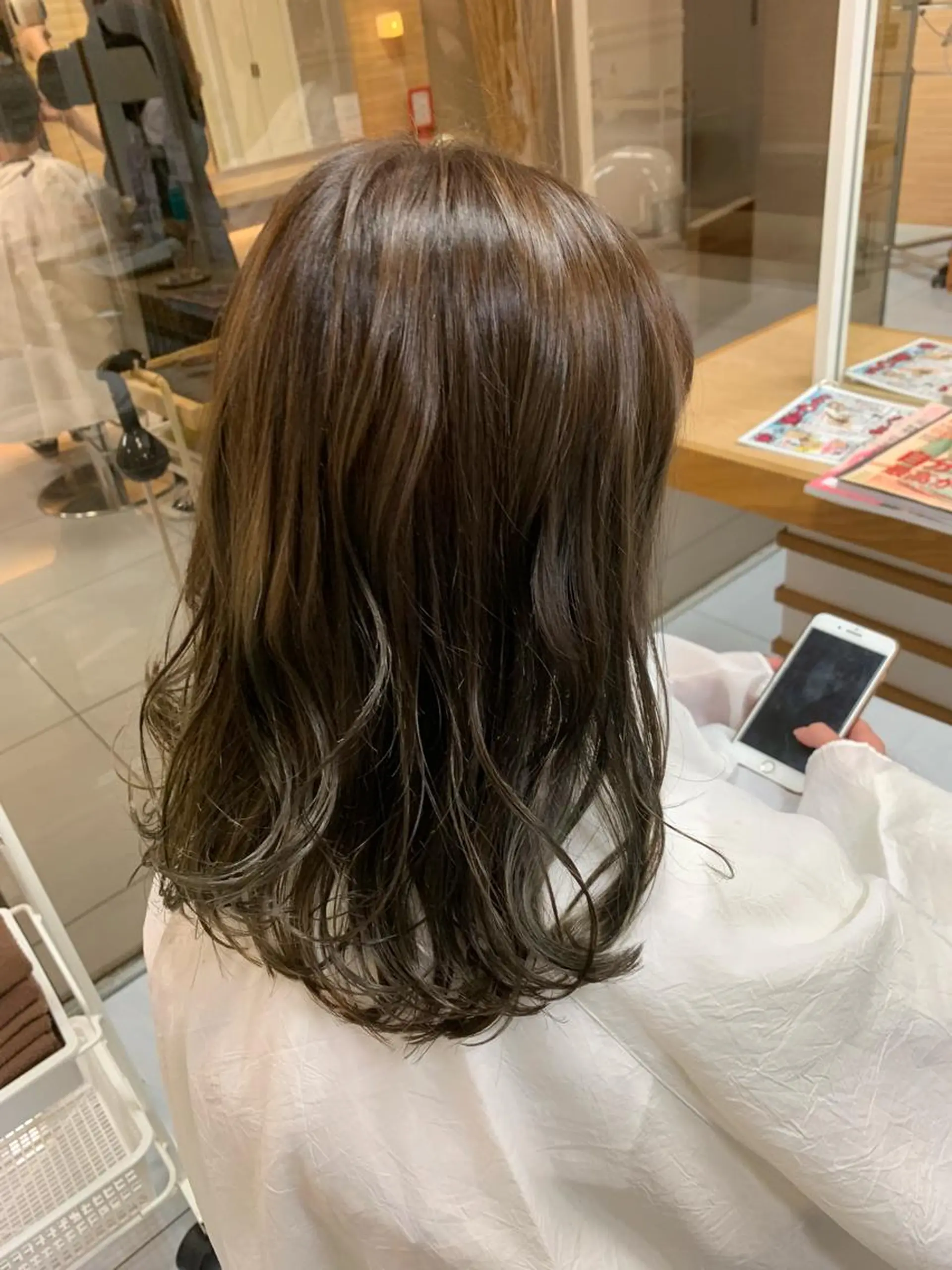 セミロング カラー アッシュ ハイライトカラー シルバー シルバーアッシュ 3Dハイライト ヘアカラー 縮毛矯正 髪質改善/縮毛矯正 /ブリーチ矯正/岡部のヘアスタイル