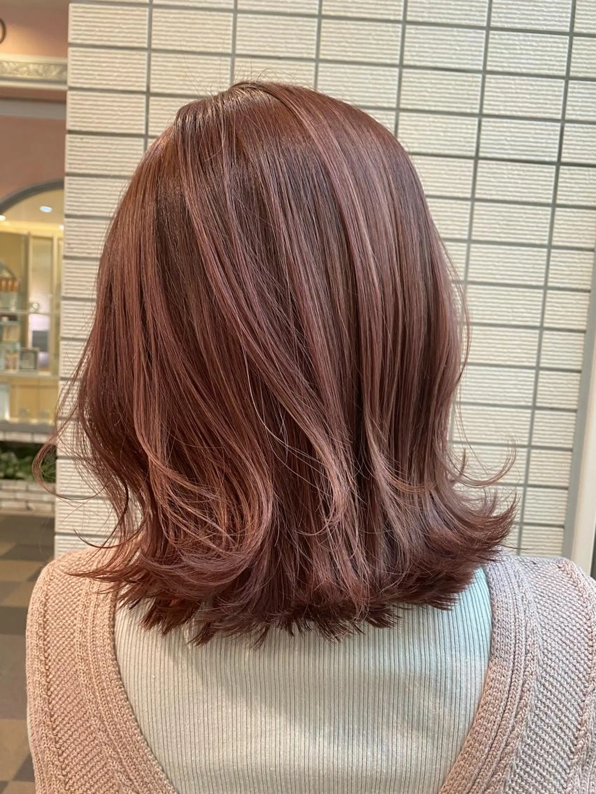 ミディアム カラー ピンクカラー くびれヘア レイヤーカット miiia lash所属・miiia lashのマツエク・マツパデザイン