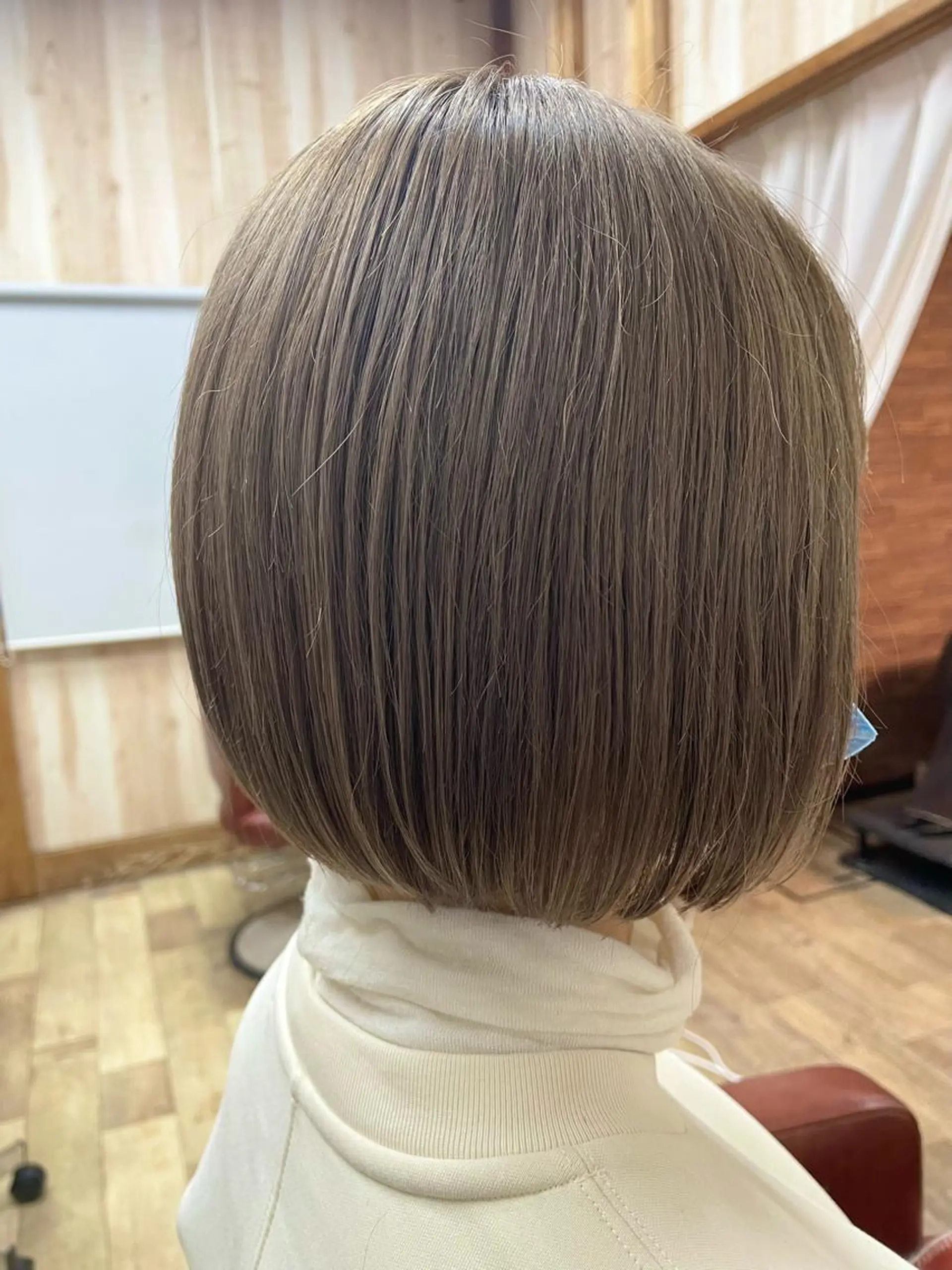 ミディアム カラー ボブ 佐藤 芽依のヘアスタイル