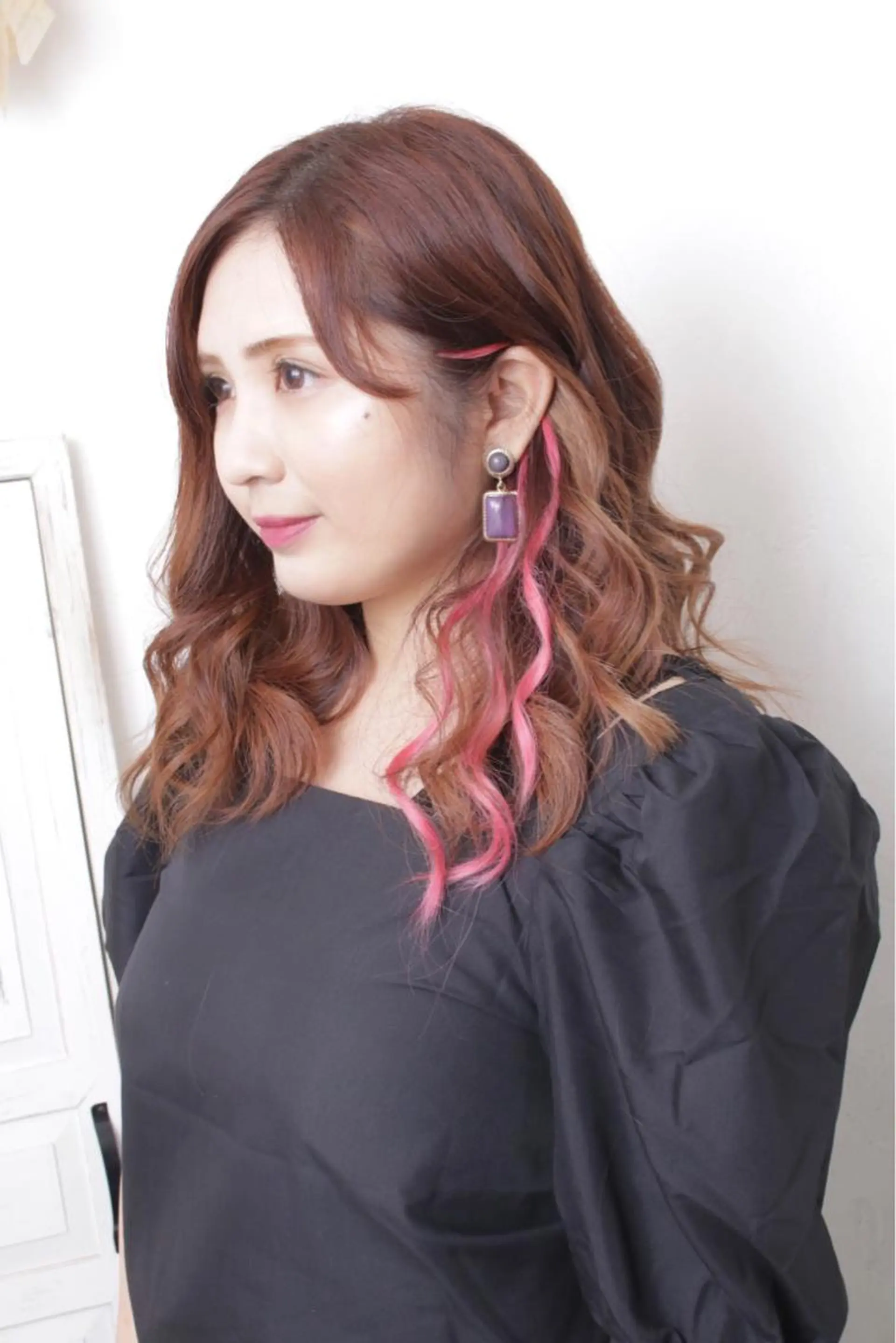 ミディアム カラー パーマ ヘアアレンジ エクステ エクステ 推し活専用 【派手髪】飯野ゆかりのヘアスタイル